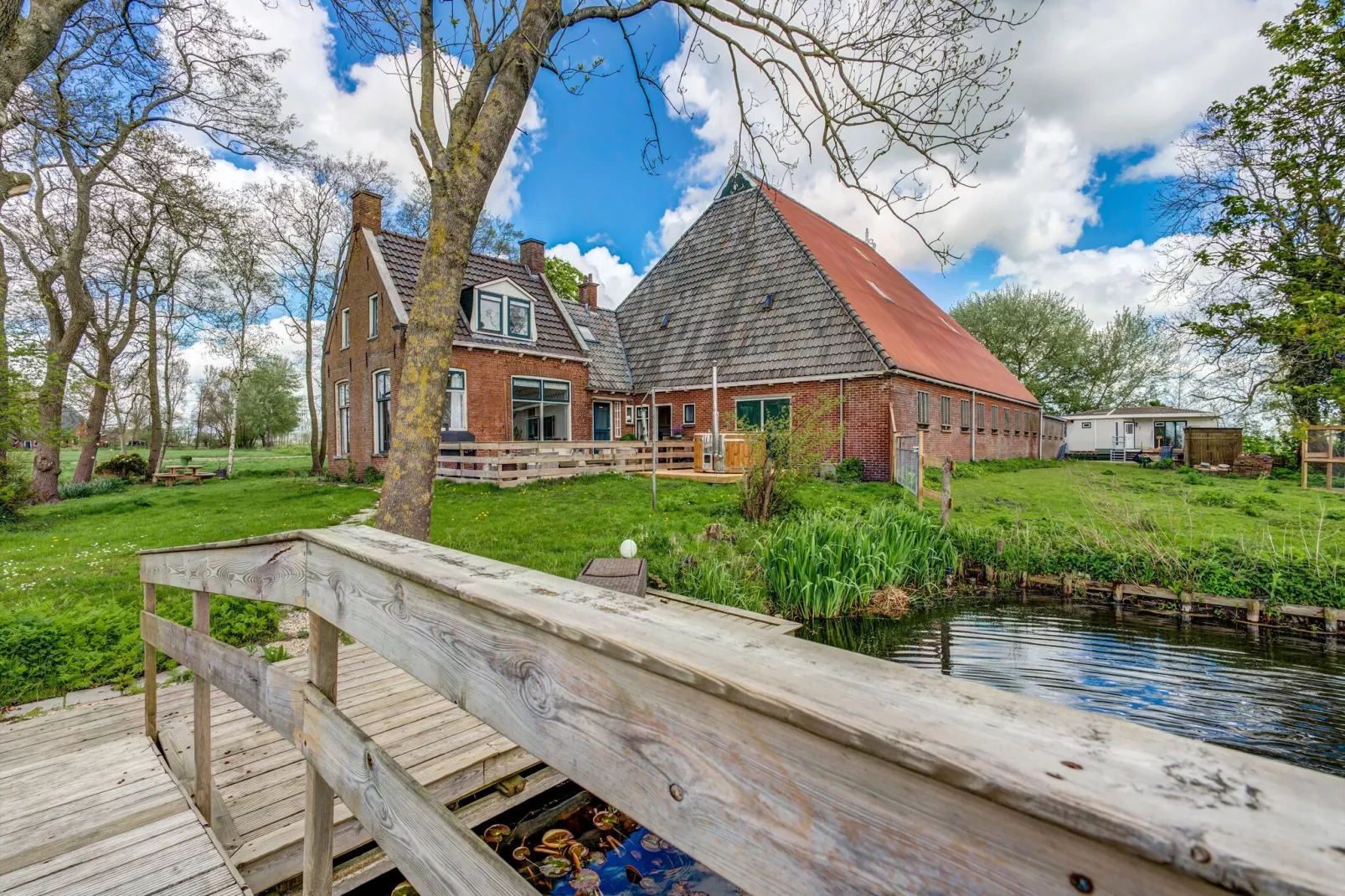 Gezellige Boerderij met chalet in Friesland-Gärten Sommer
