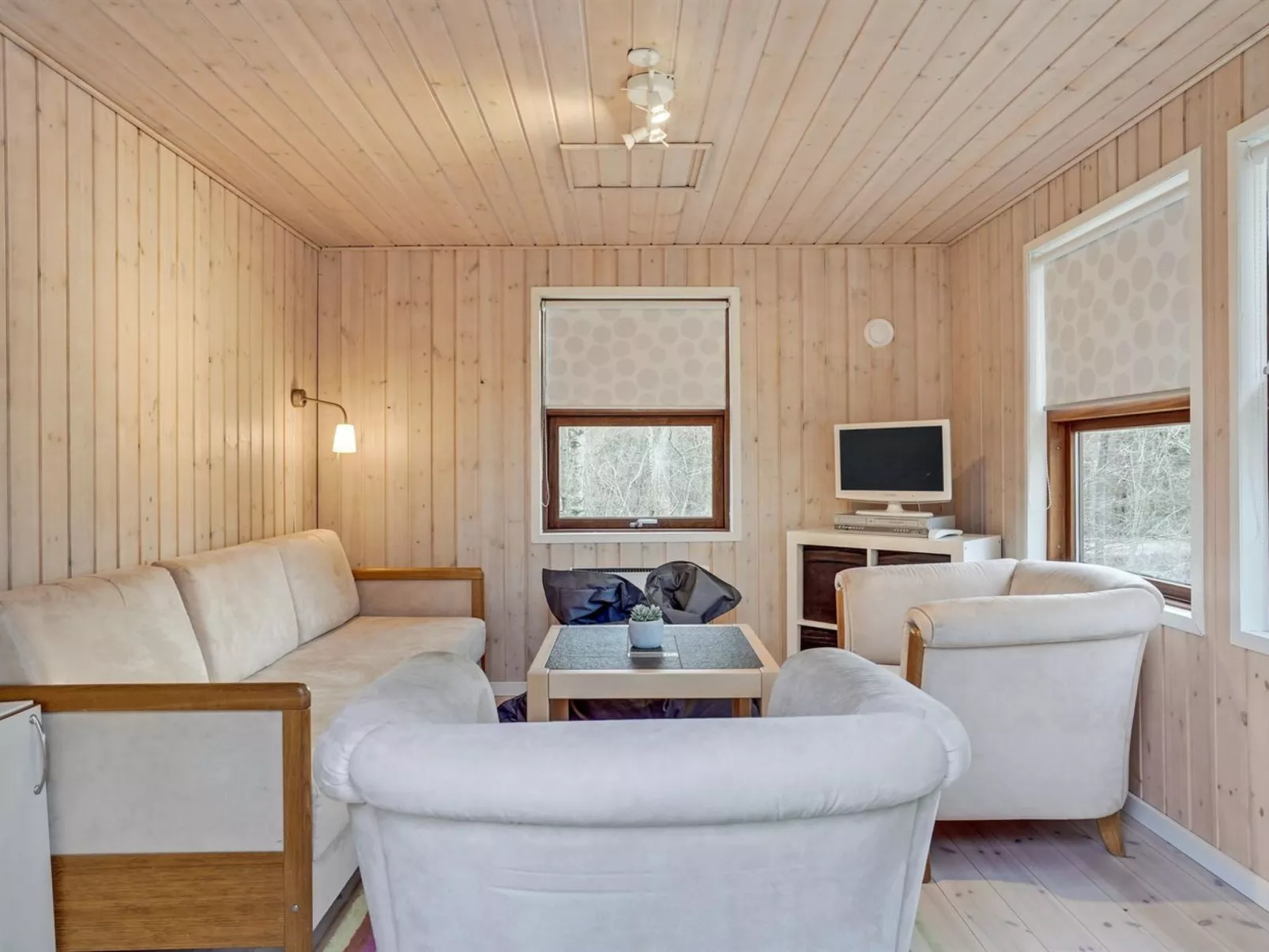 "Swarte" - 30km from the sea-Inside