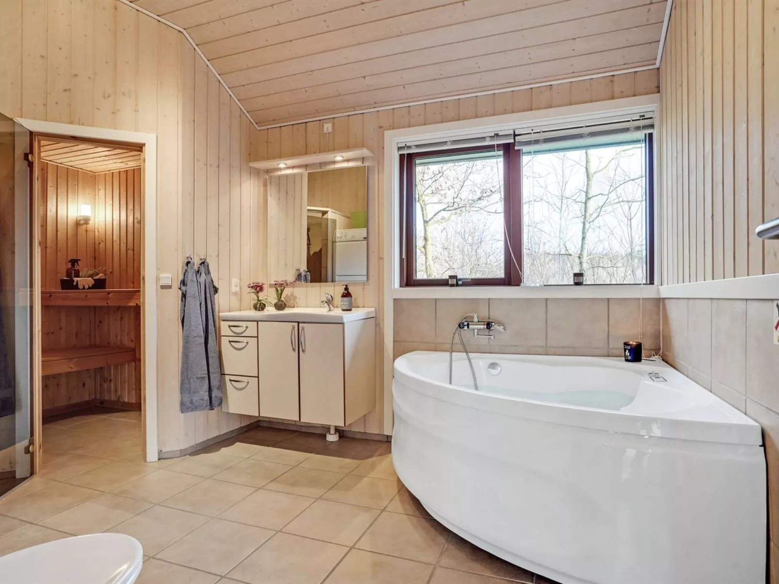 "Swarte" - 30km from the sea-Inside