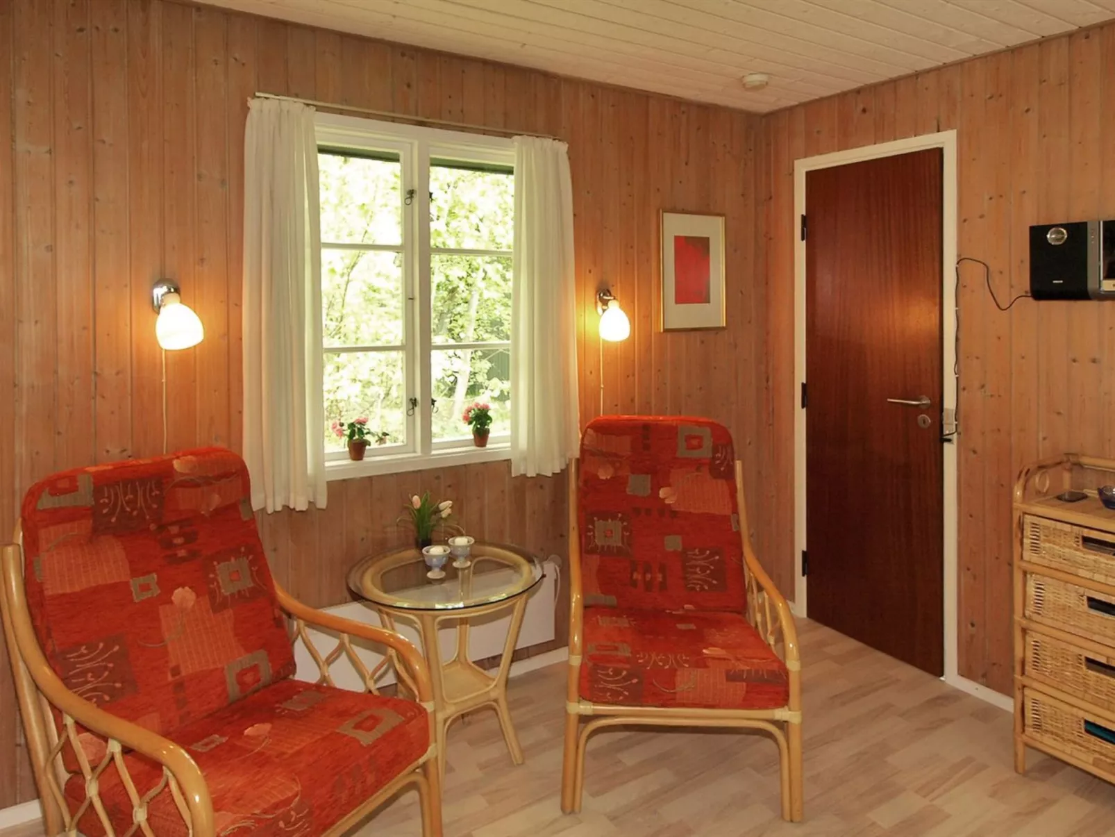 "Tom" - 125m from the sea-Inside
