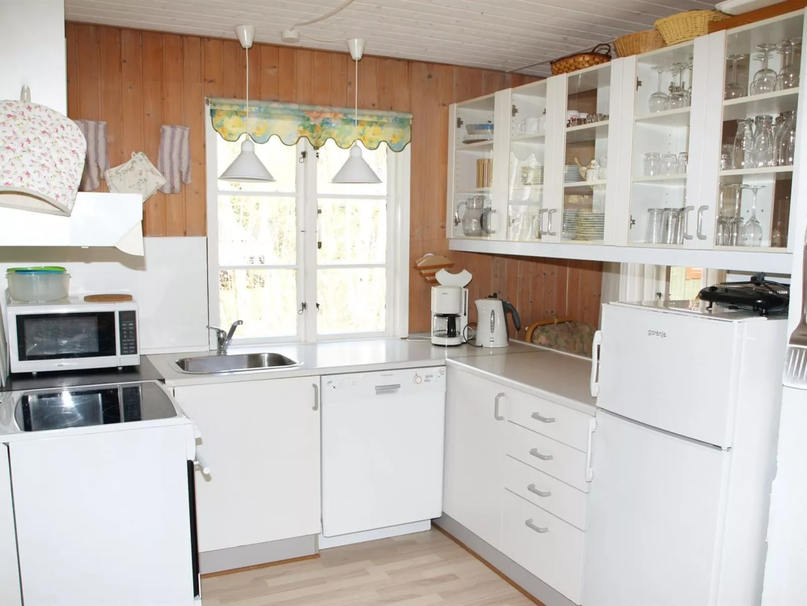 "Tom" - 125m from the sea-Inside