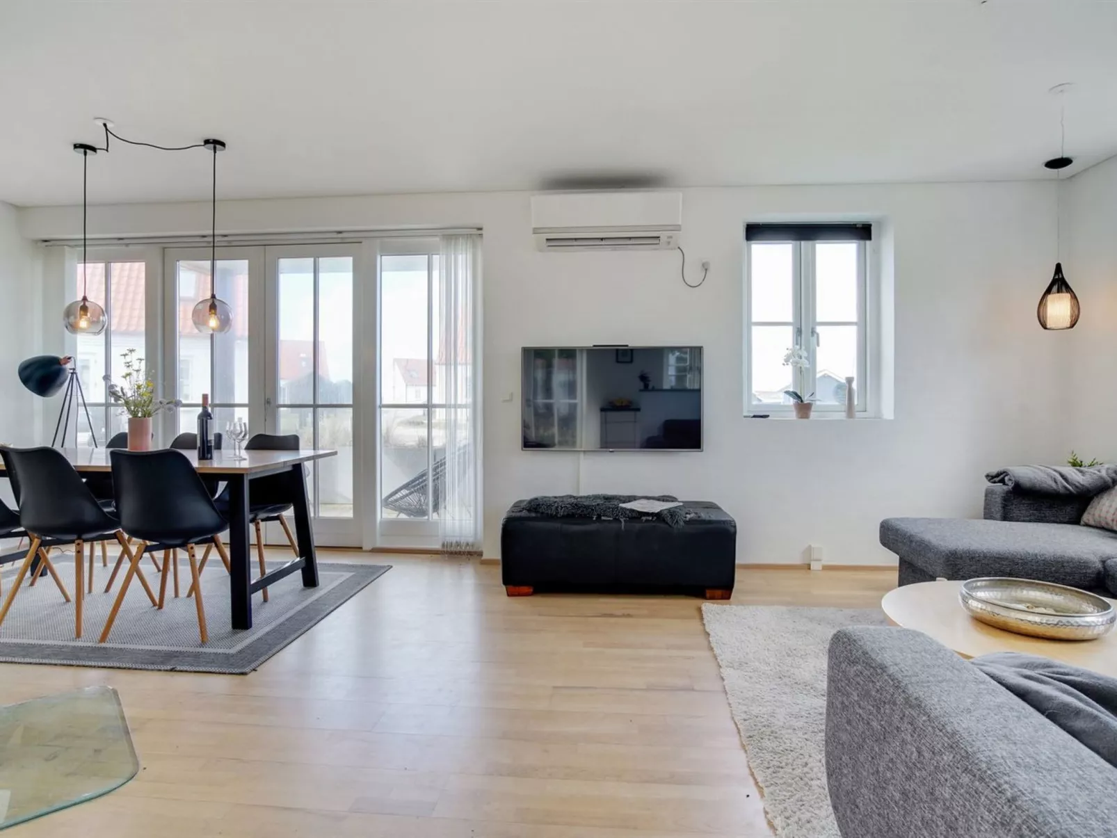 "Sira" - 250m from the sea-Inside