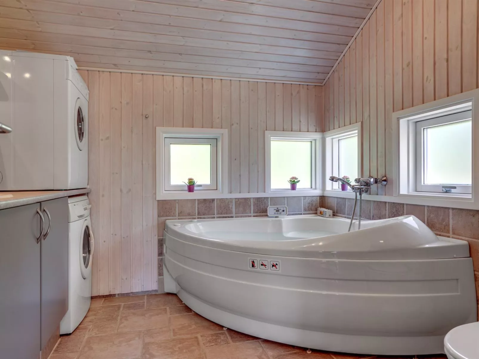 "Esaline" - 400m from the sea-Drinnen