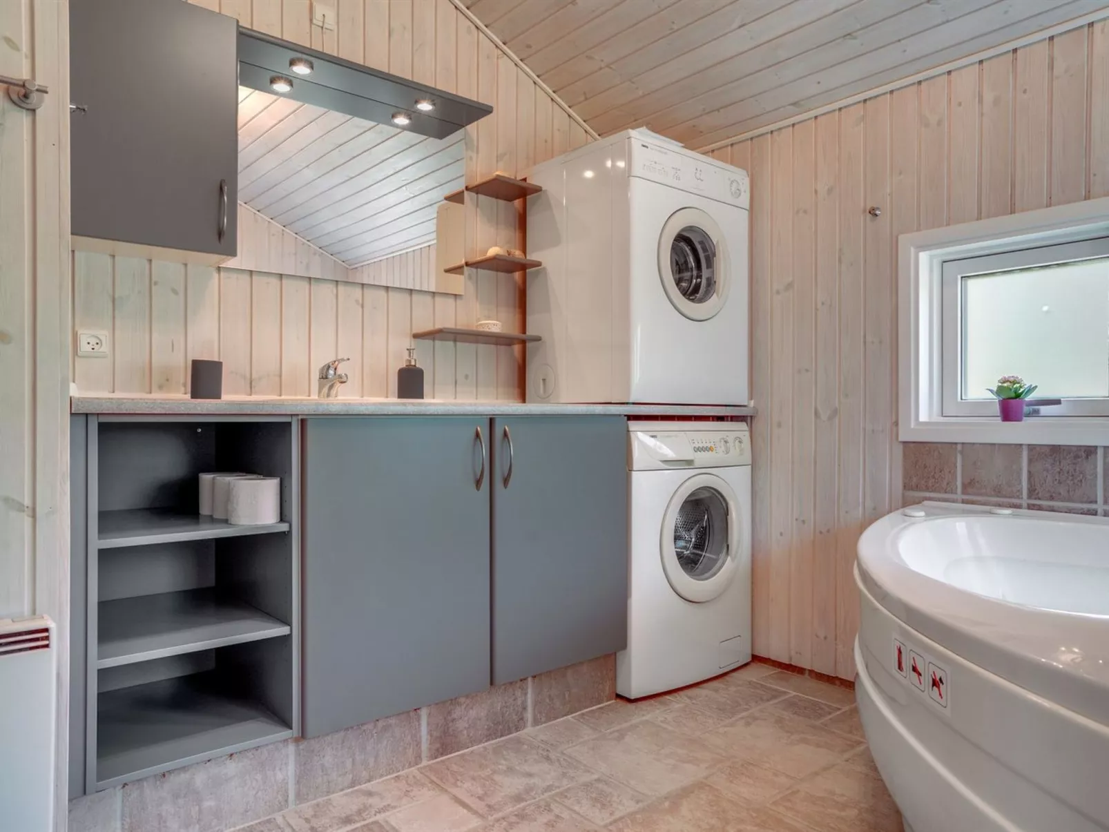 "Esaline" - 400m from the sea-Drinnen