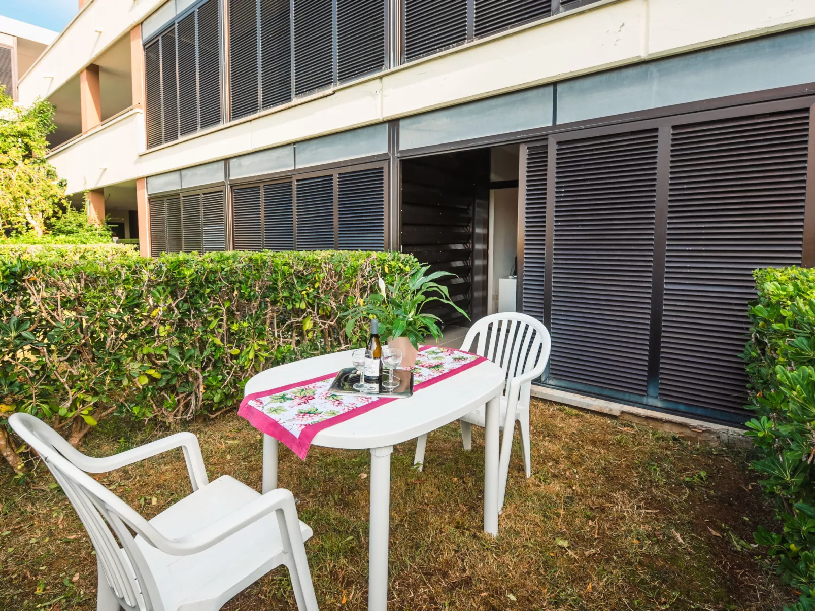 Bilo Plus Garden-Outside