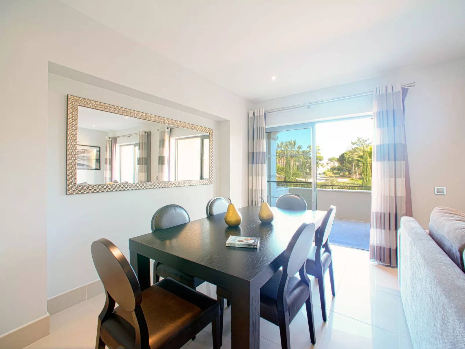 Pine Hills Safira-Inside