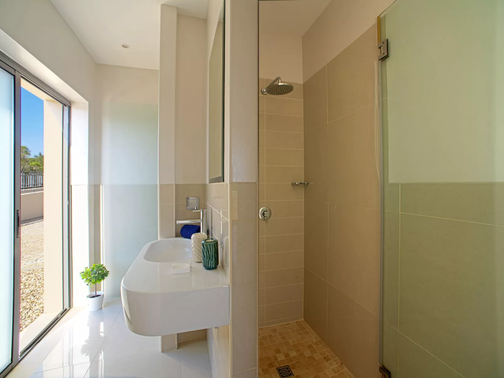 Pine Hills Safira-Inside