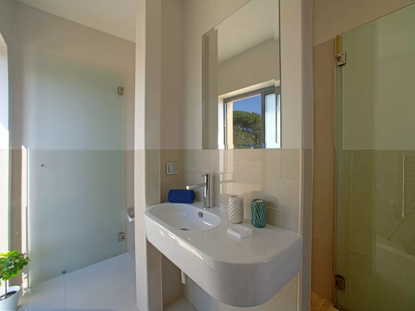 Pine Hills Safira-Inside