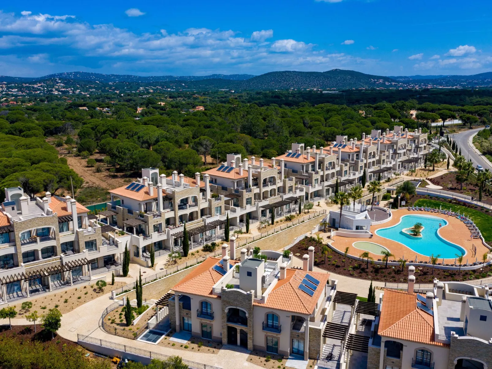 Pine Hills Turquesa-Outside