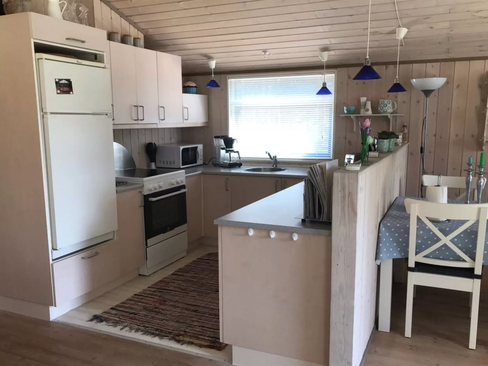 "Hakan" - 4km from the sea-Inside