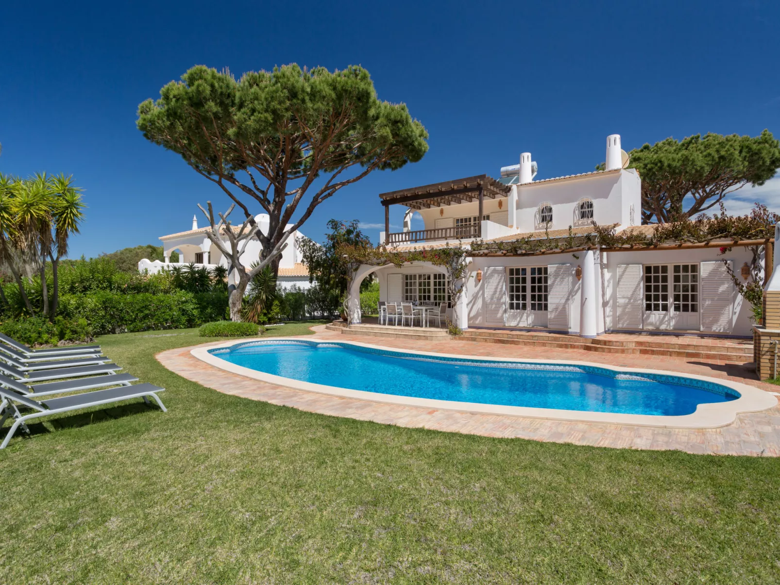 Villa Verde-Outside