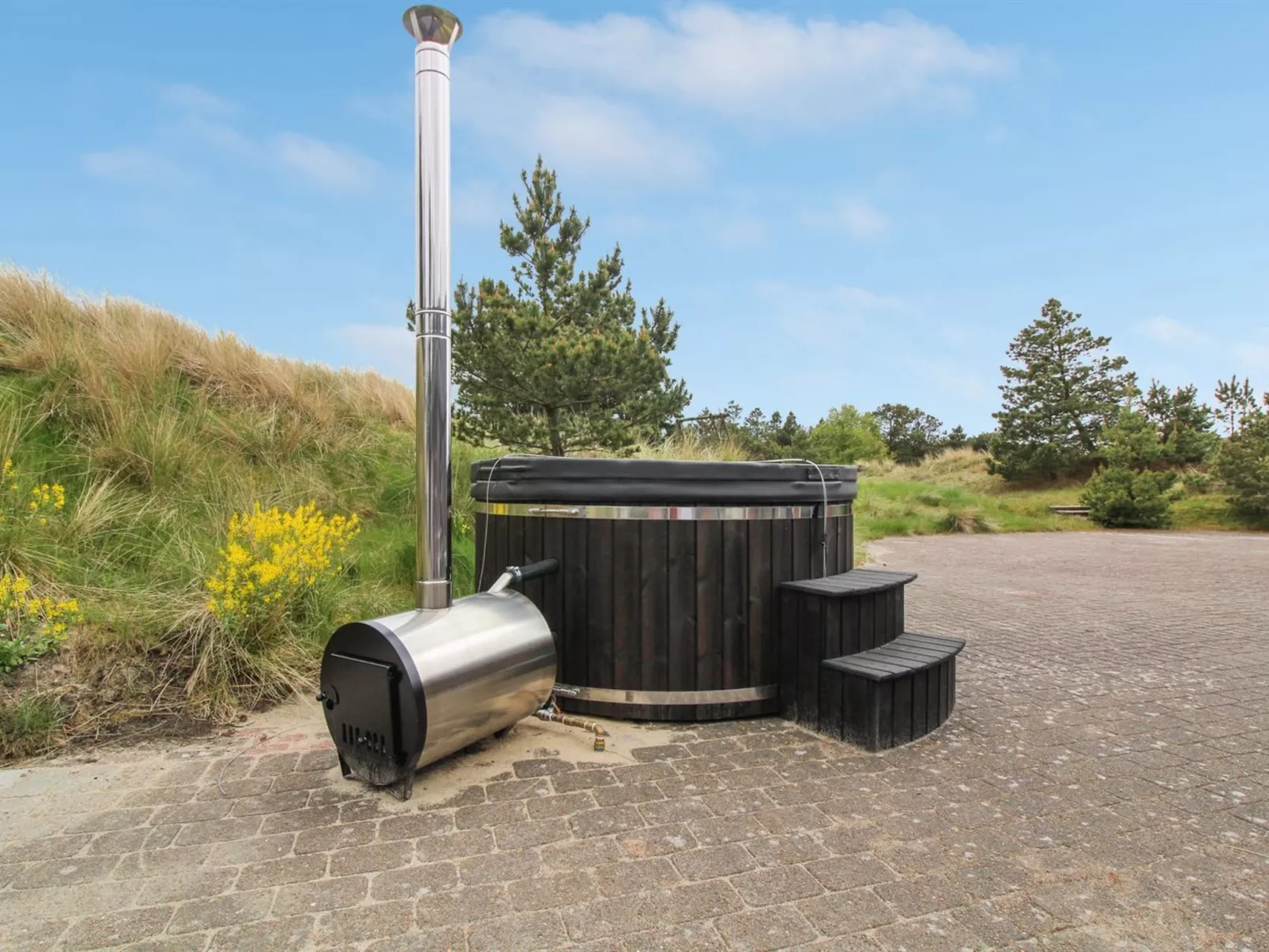"Sjamme" - 1.2km from the sea-Inside