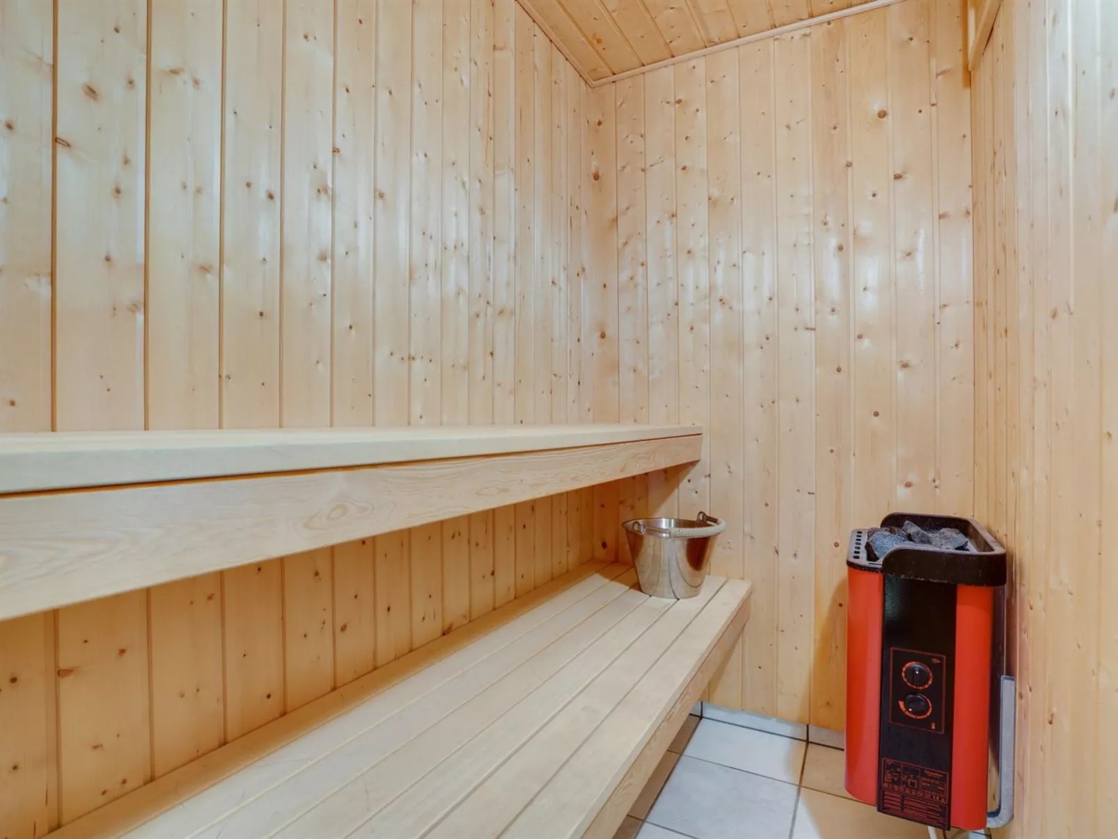 "Falk" - 500m from the sea-Inside