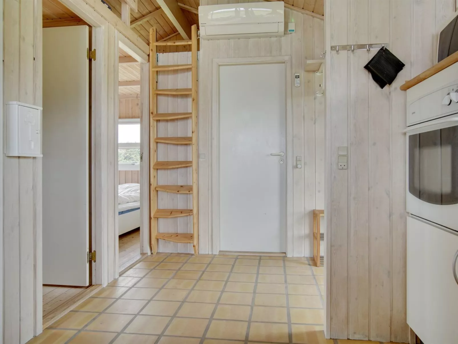 "Viktoria" - 400m from the sea-Inside