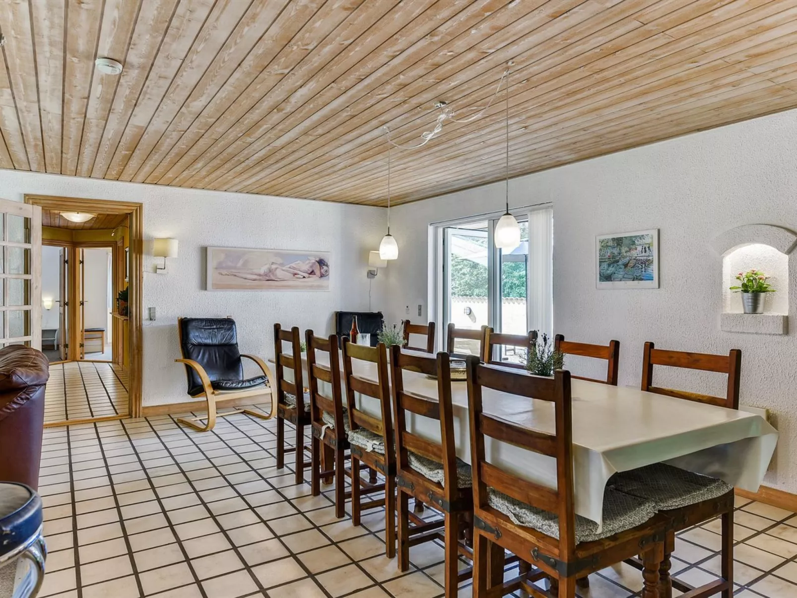 "Billing" - 11km from the sea-Inside