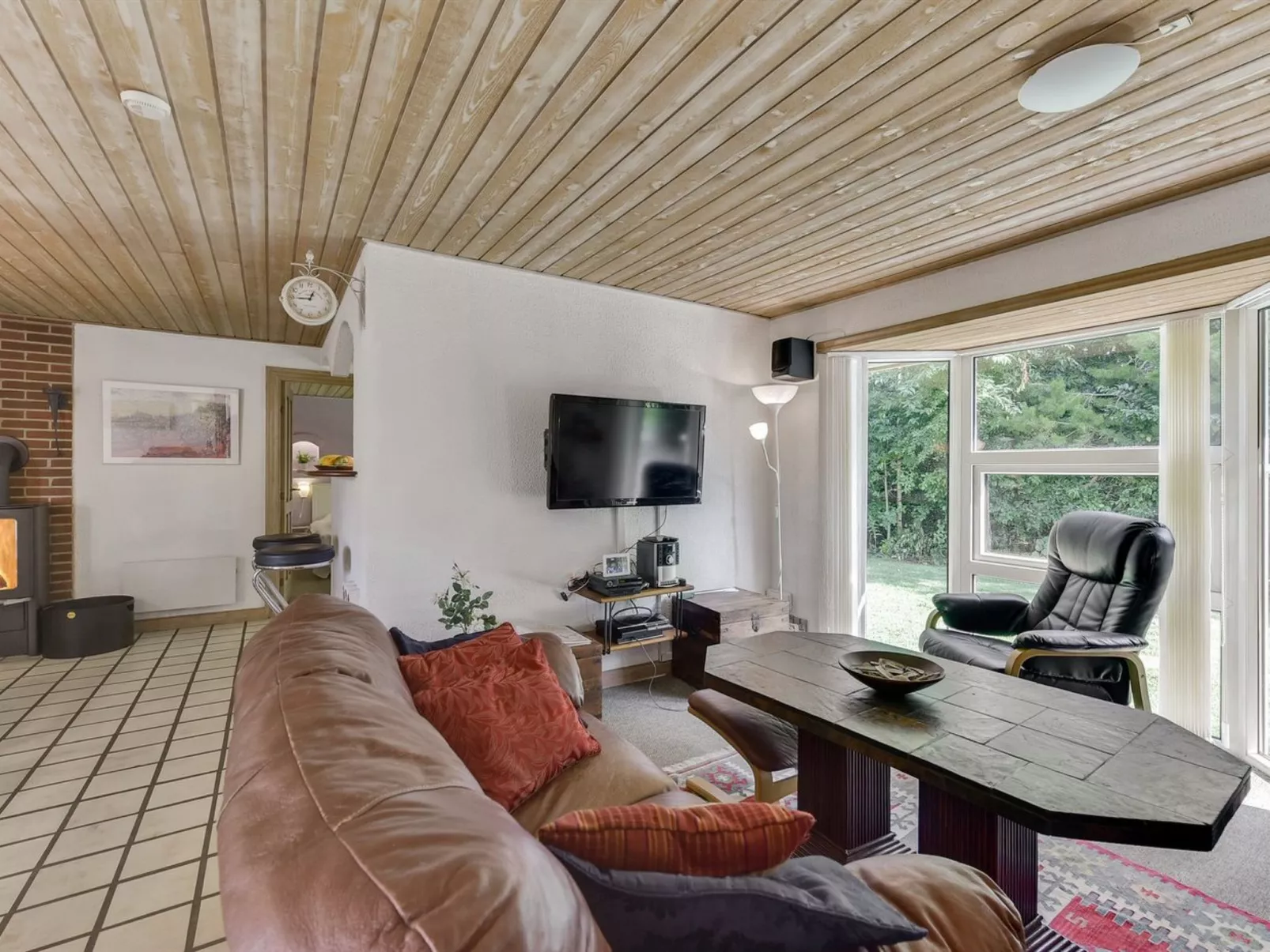 "Billing" - 11km from the sea-Inside