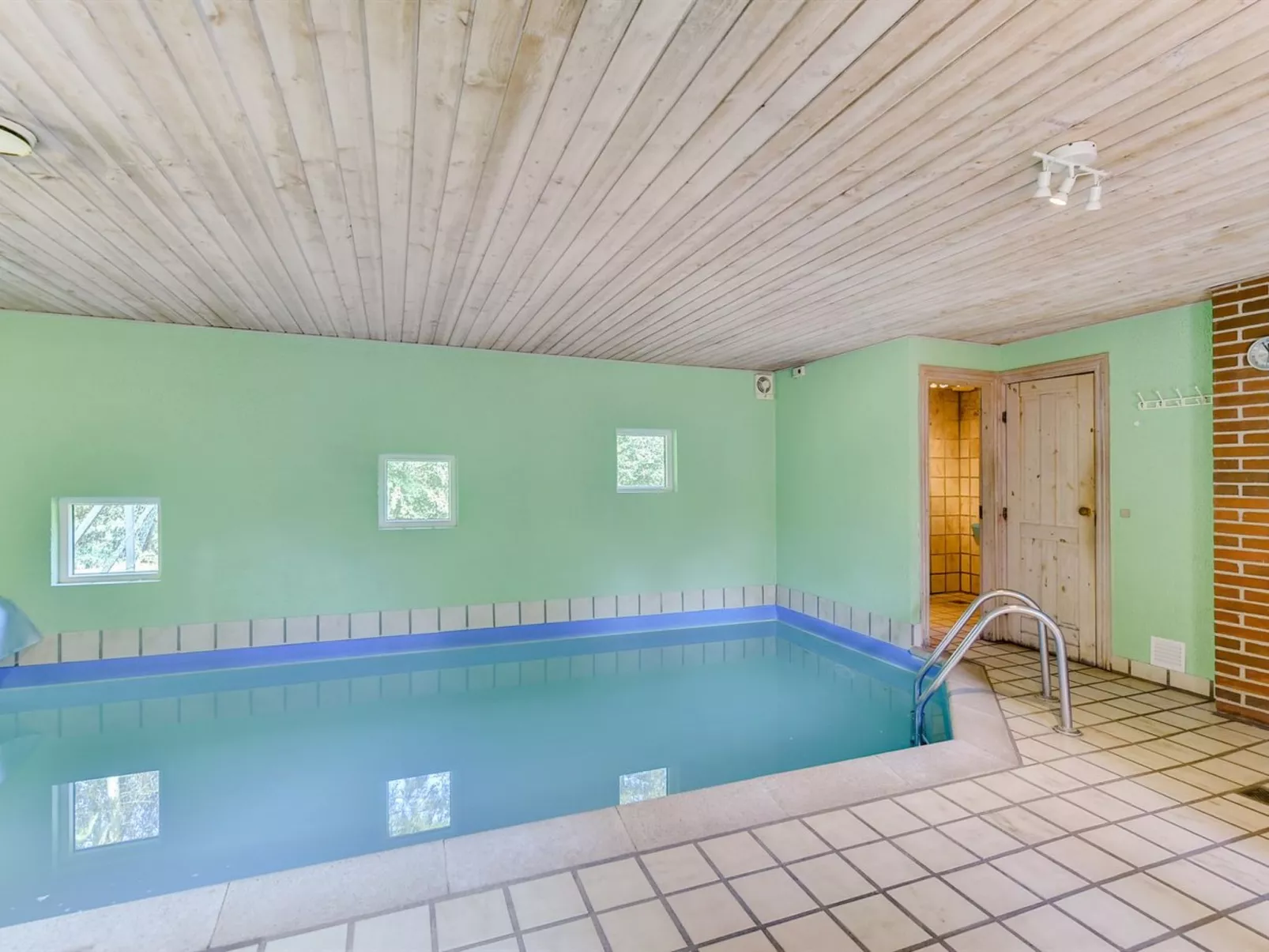 "Billing" - 11km from the sea-Inside