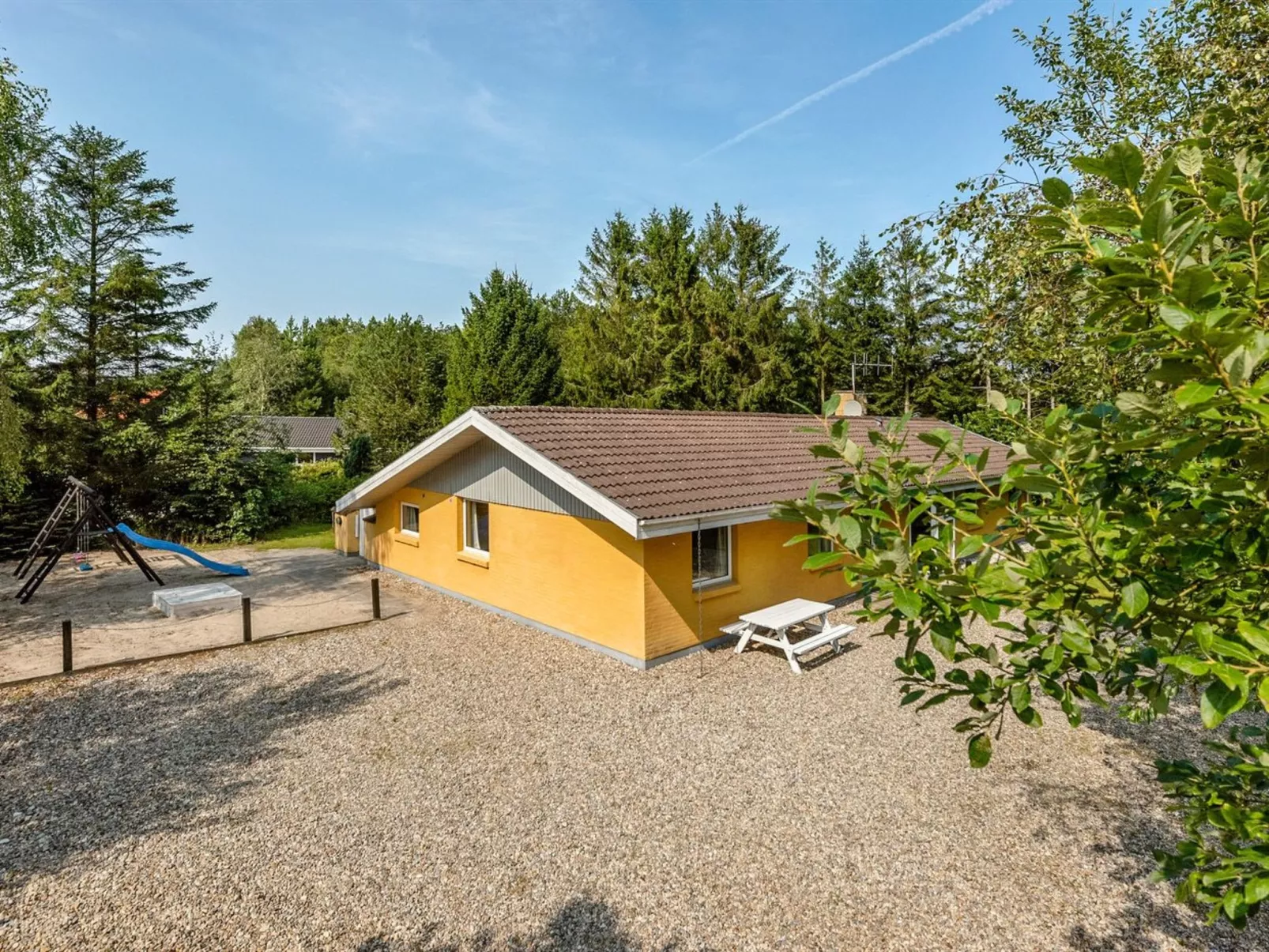 "Billing" - 11km from the sea-Outside