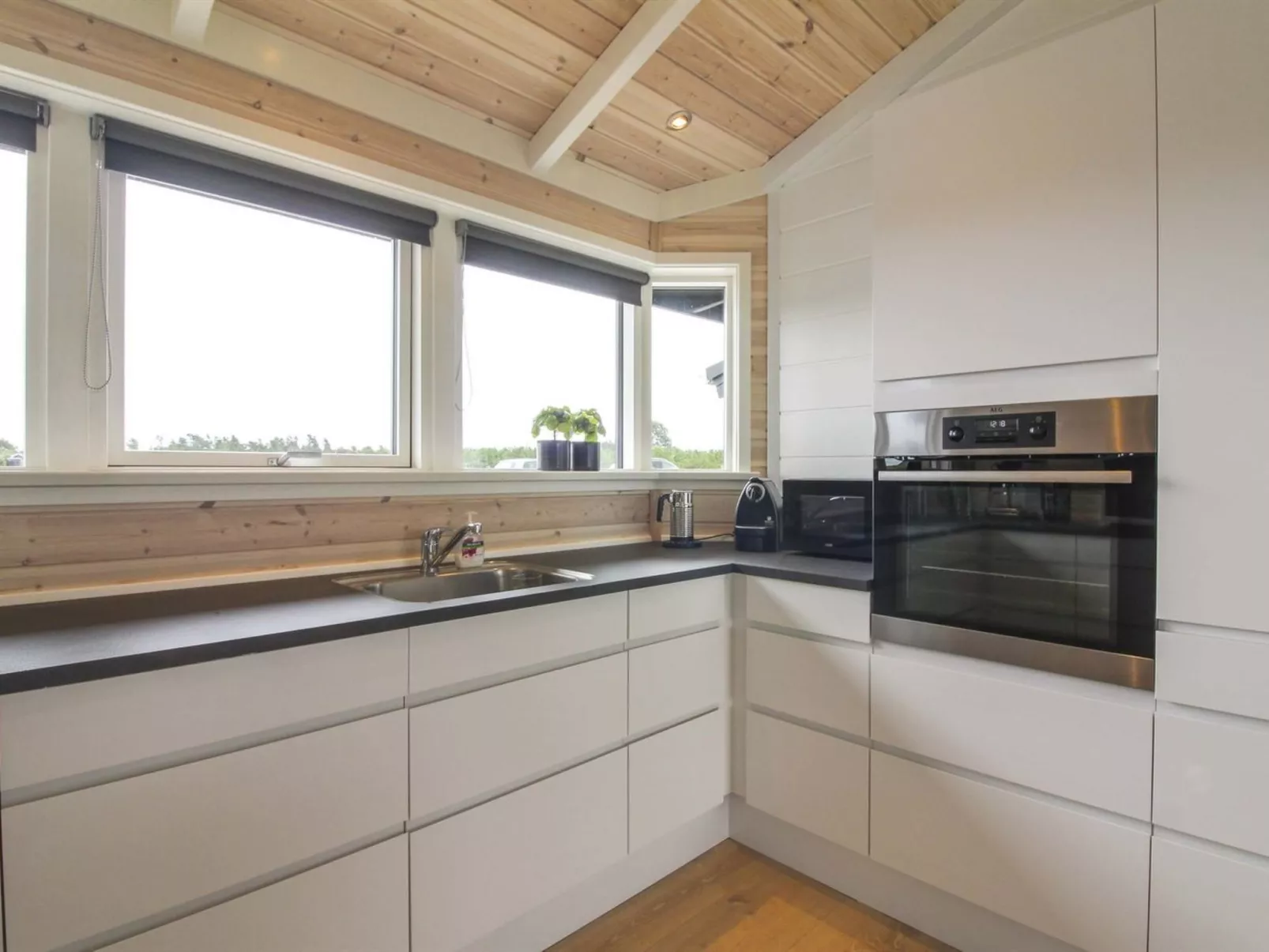 "Ariadne" - 900m from the sea-Inside