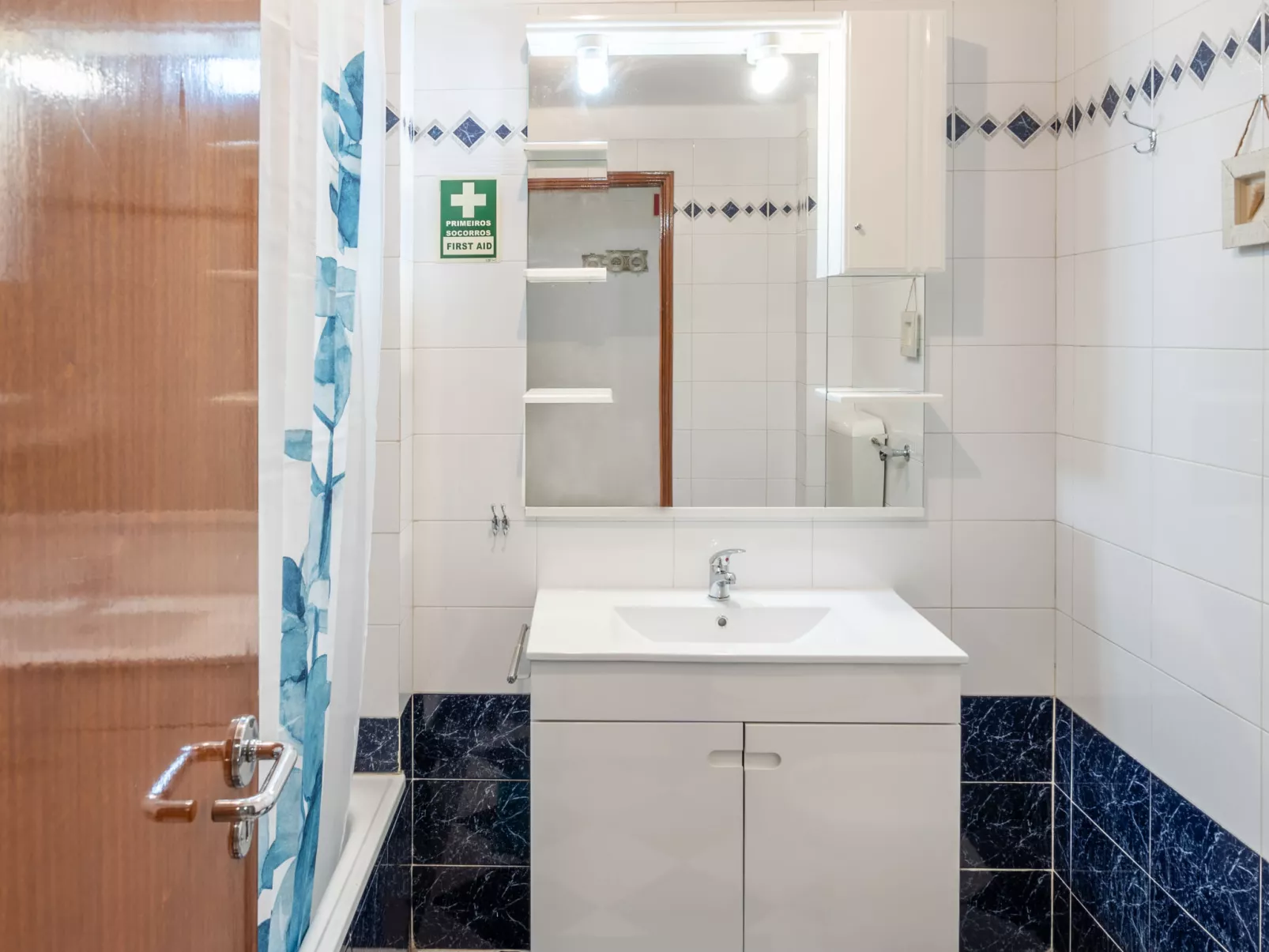 Algarve Treasure-Inside