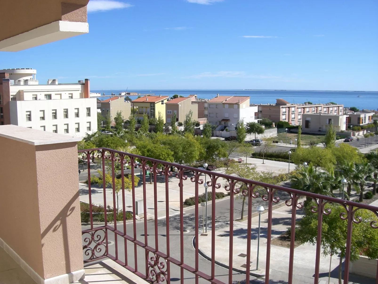 Apartamentos Golden Beach-Outside