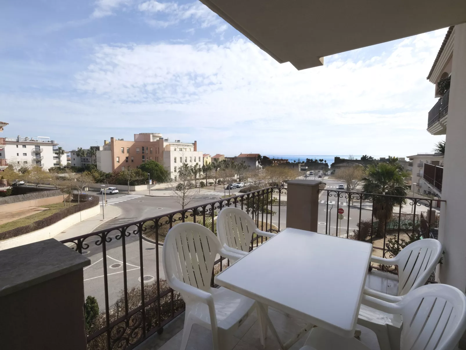 Apartamentos Golden Beach-Outside