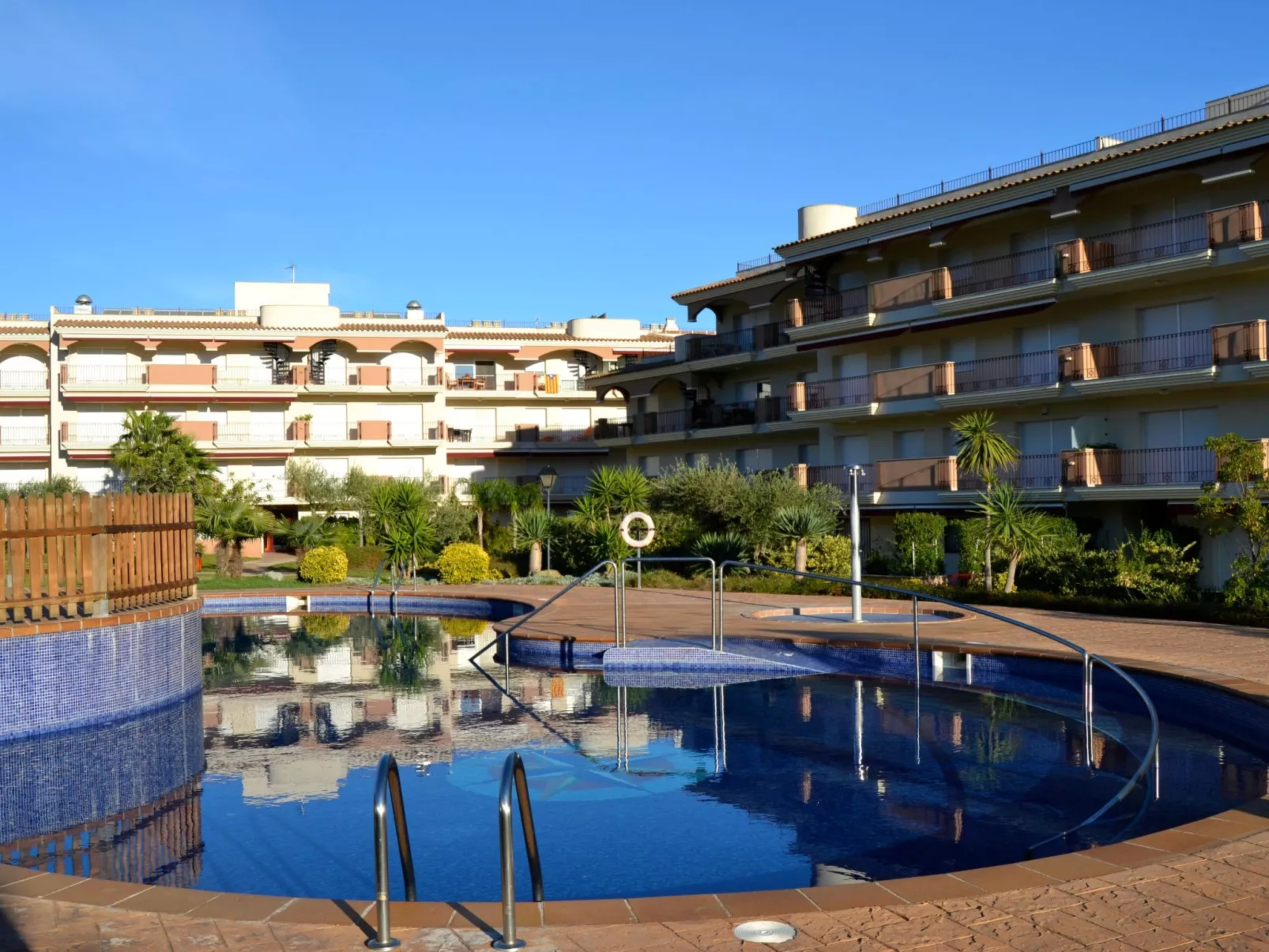 Apartamentos Golden Beach-Outside