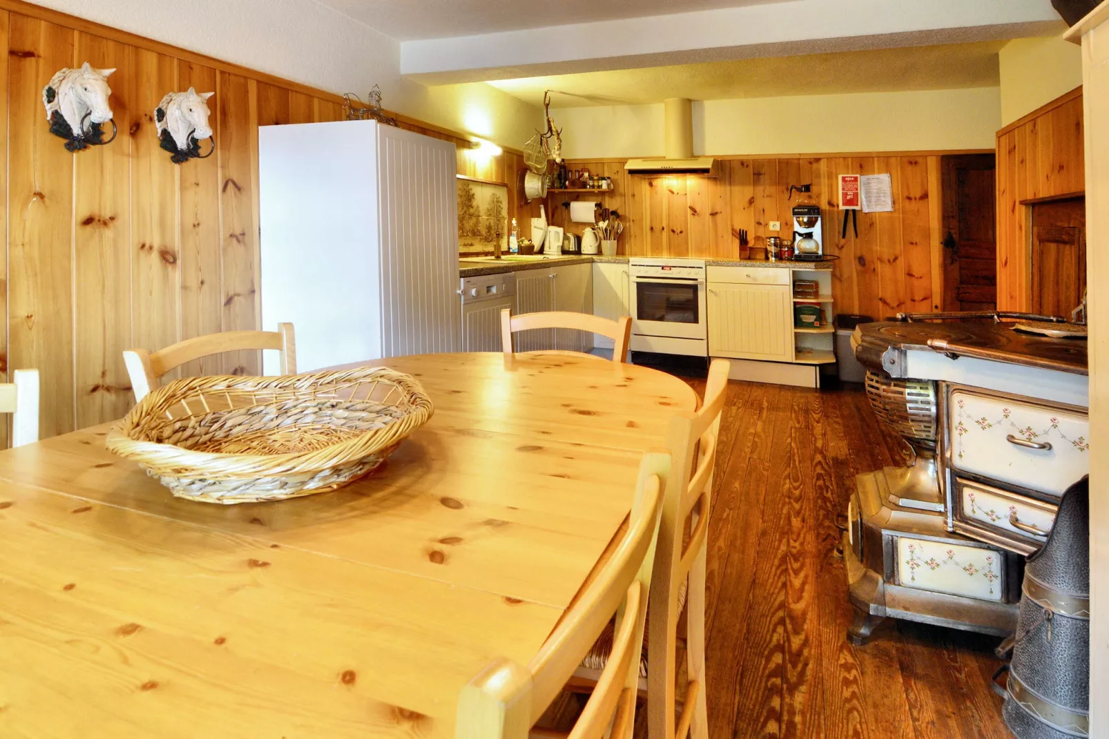 Grand Paliseul-Kitchen