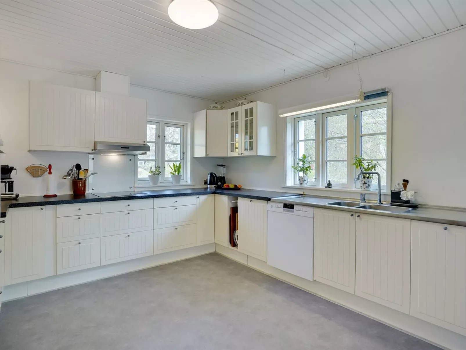 "Therman" - 1.5km from the sea-Inside