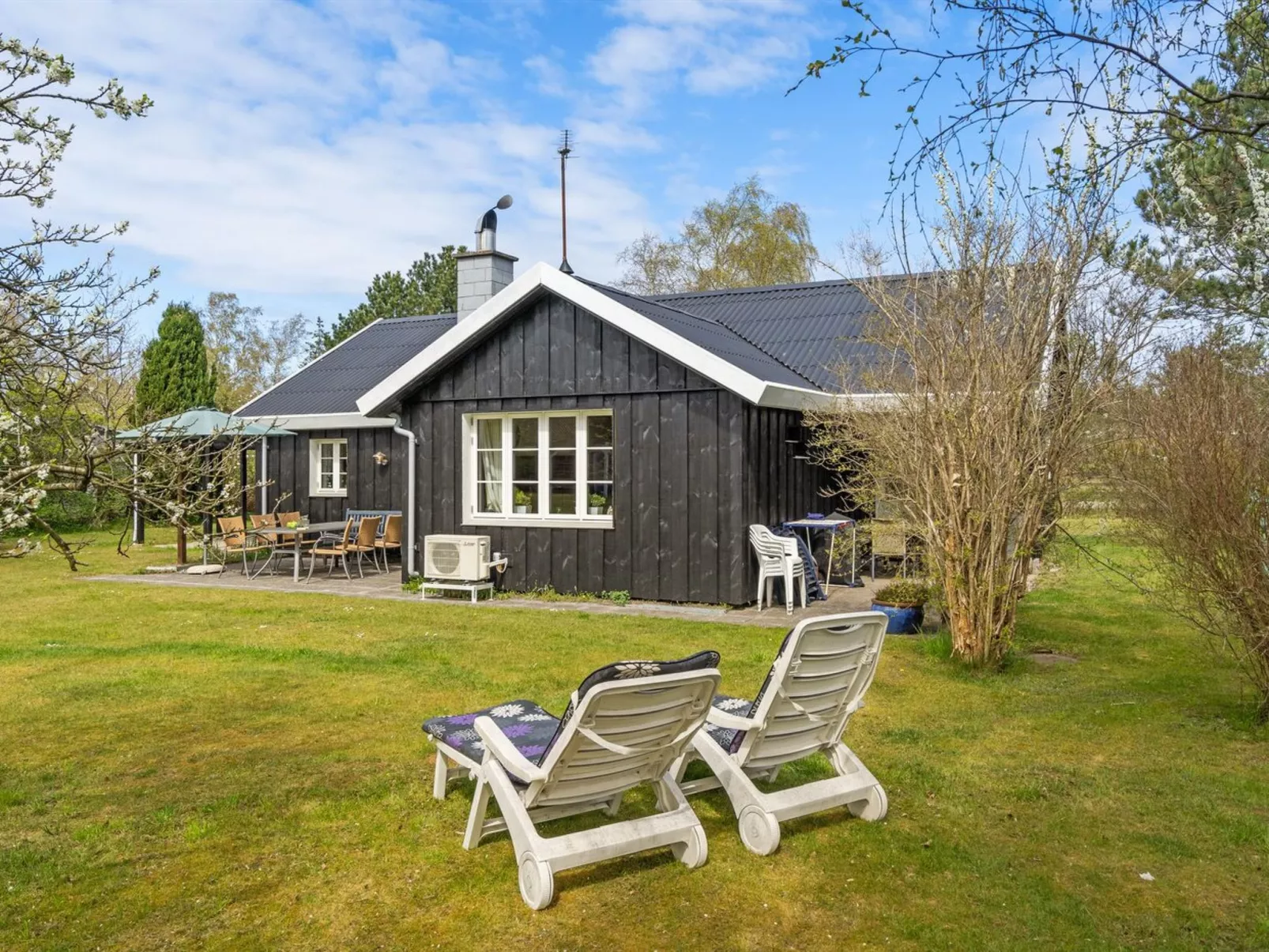 "Therman" - 1.5km from the sea-Outside