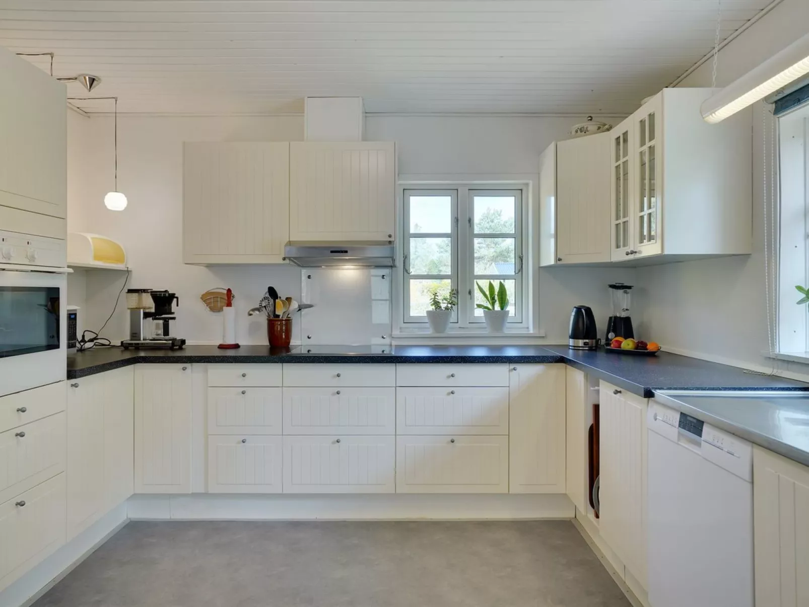"Therman" - 1.5km from the sea-Inside
