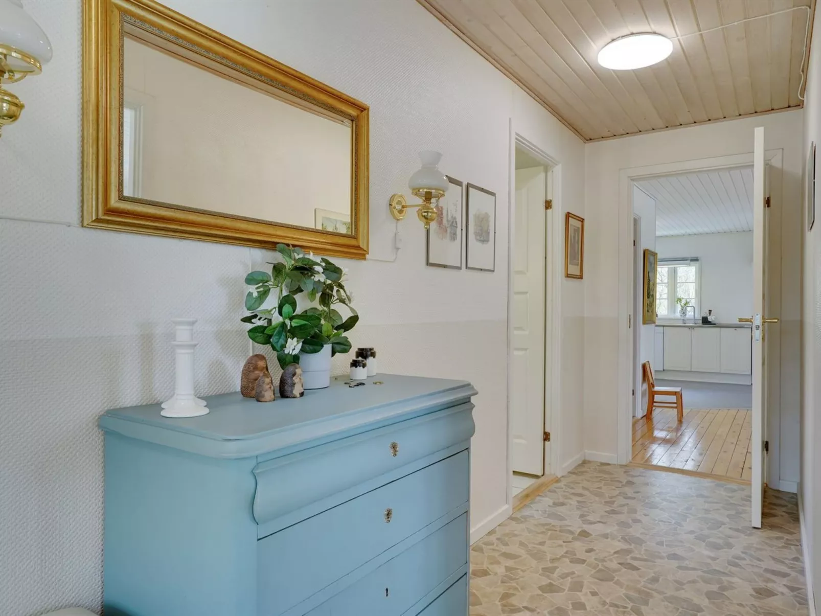 "Therman" - 1.5km from the sea-Inside