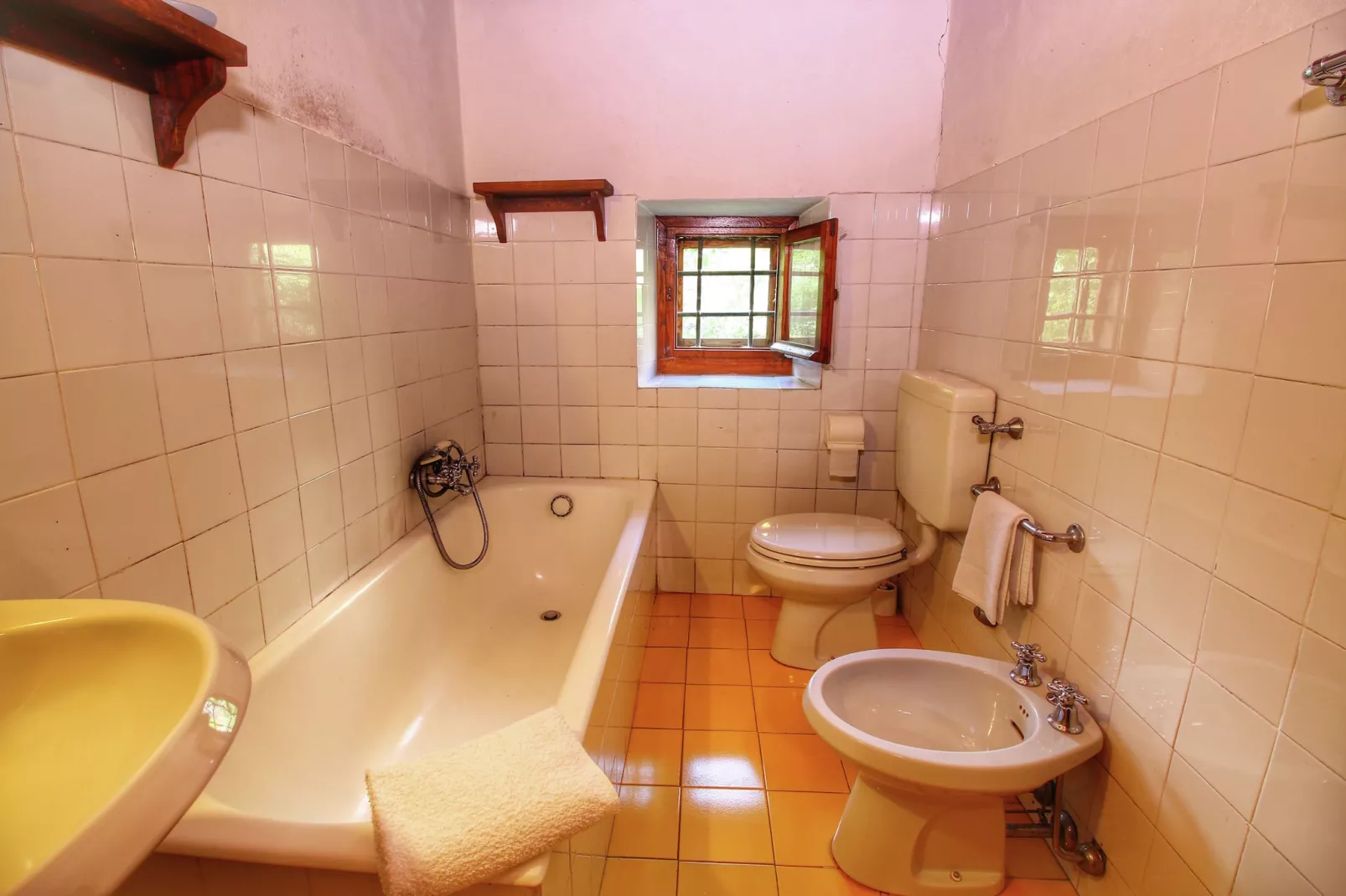 Santa Cecilia-Bathroom