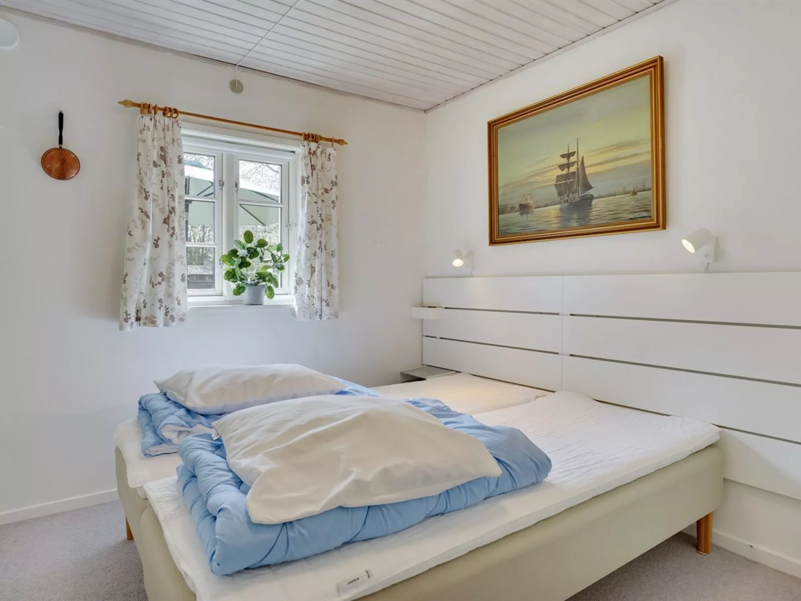 "Therman" - 1.5km from the sea-Inside
