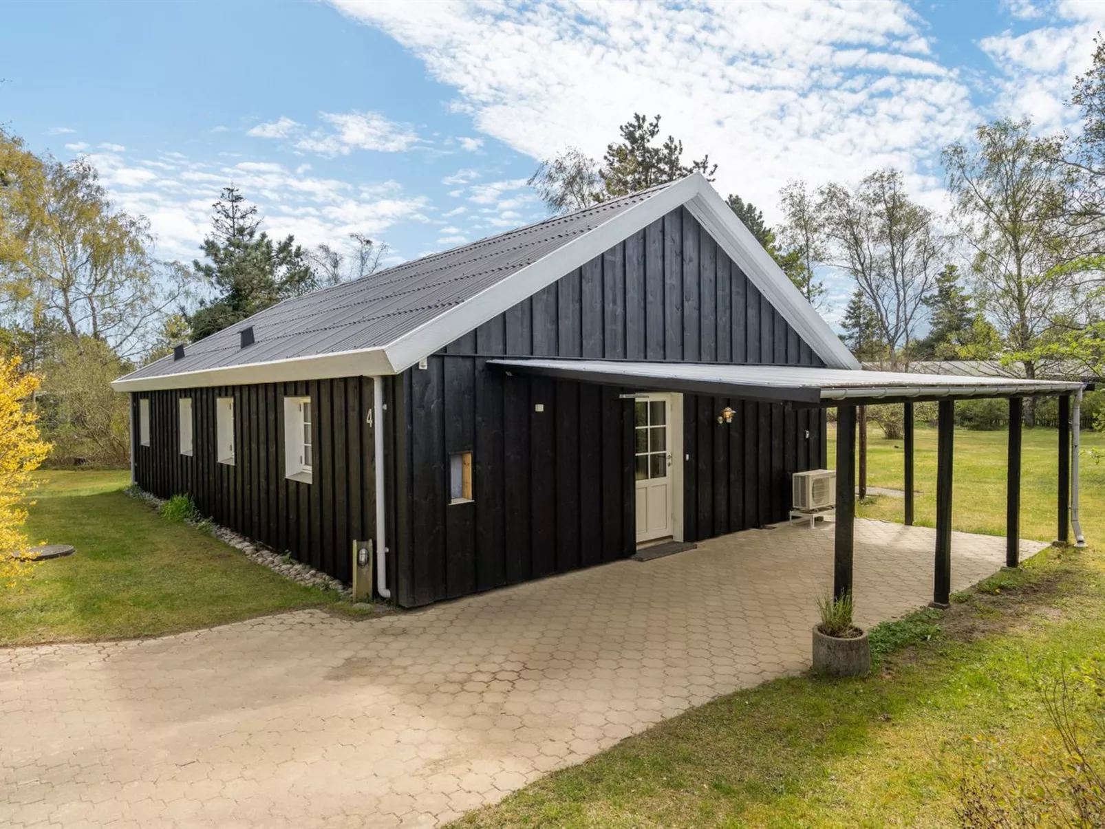"Therman" - 1.5km from the sea-Outside