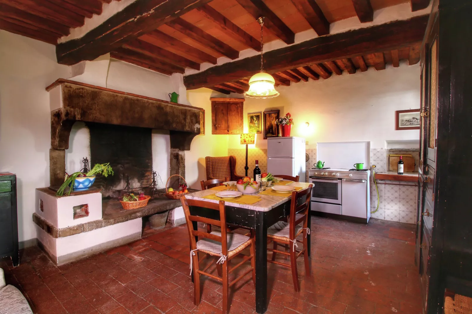Santa Cecilia-Dining room