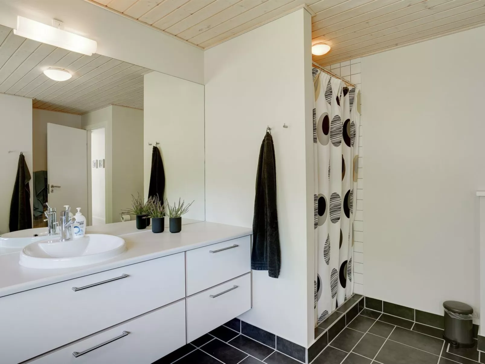 "Thorine" - 750m from the sea-Inside
