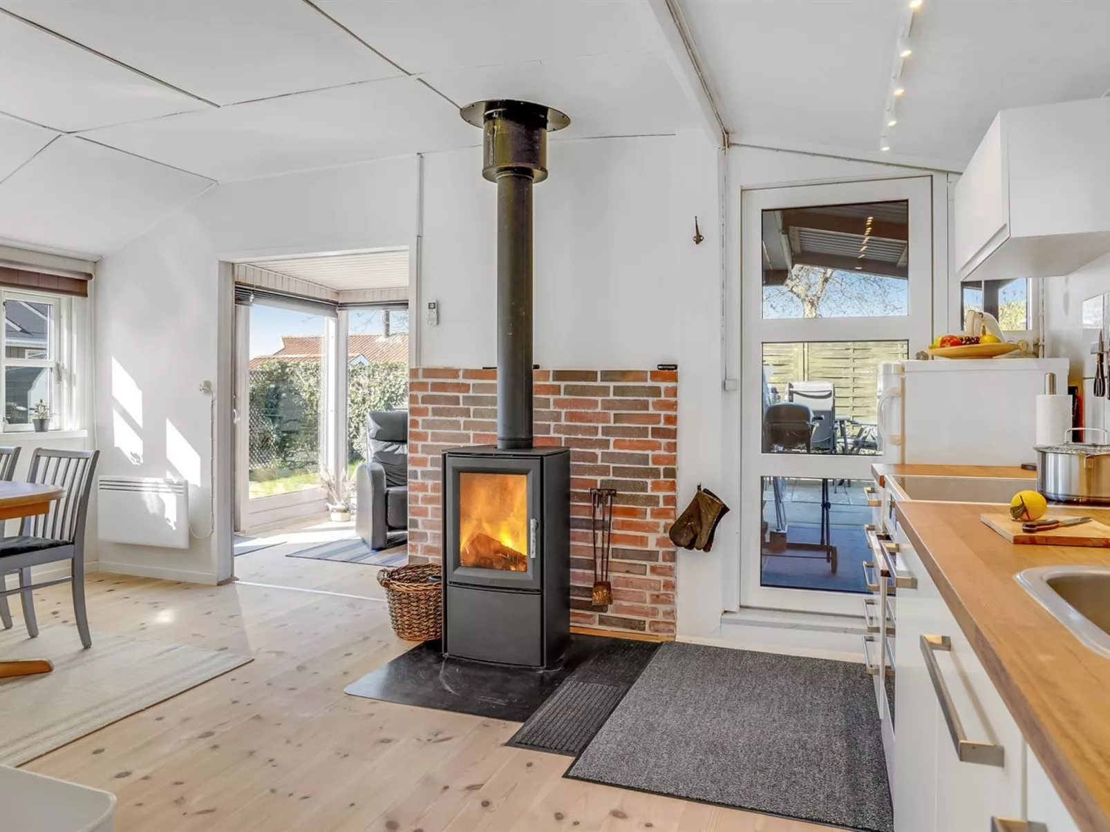 "Loella" - 35m from the sea-Inside