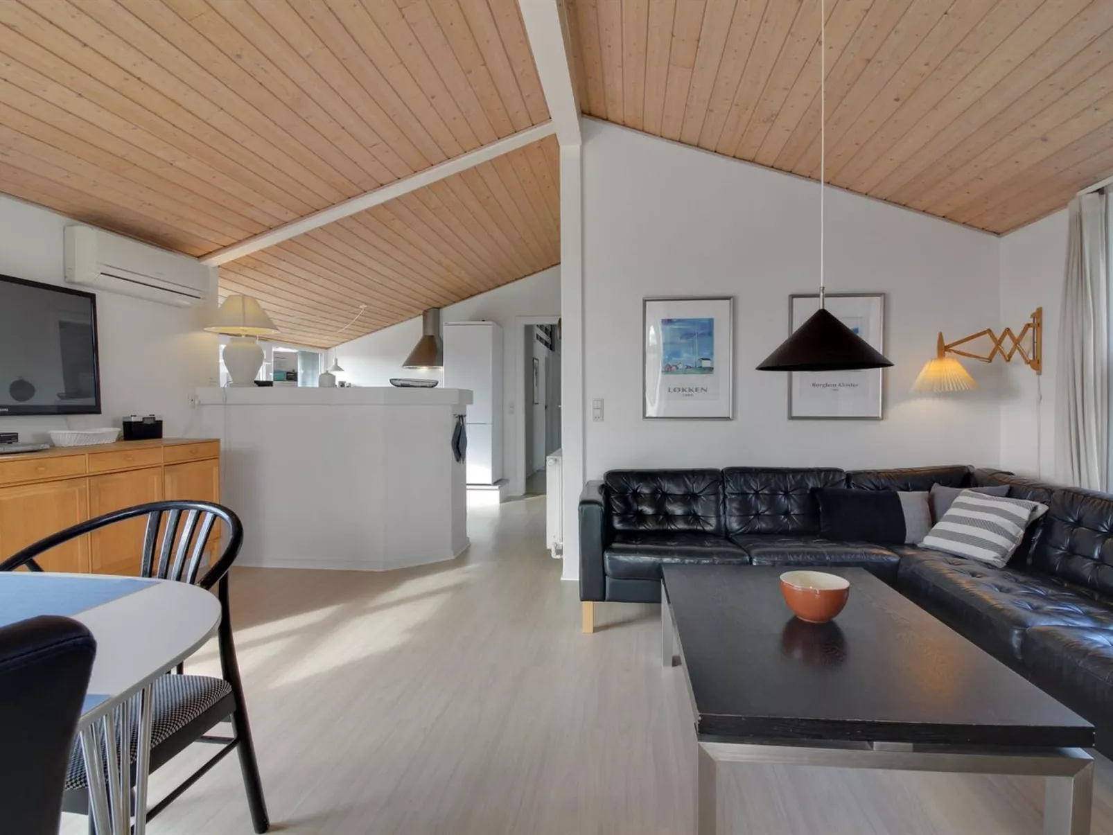 "Marlie" - 600m from the sea-Inside