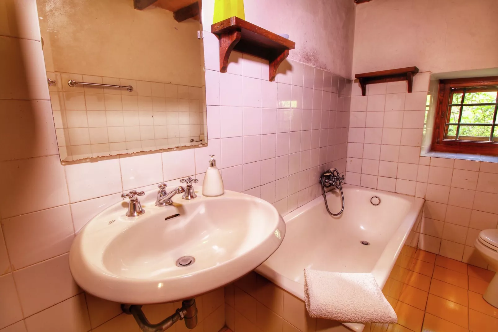 Santa Cecilia-Bathroom