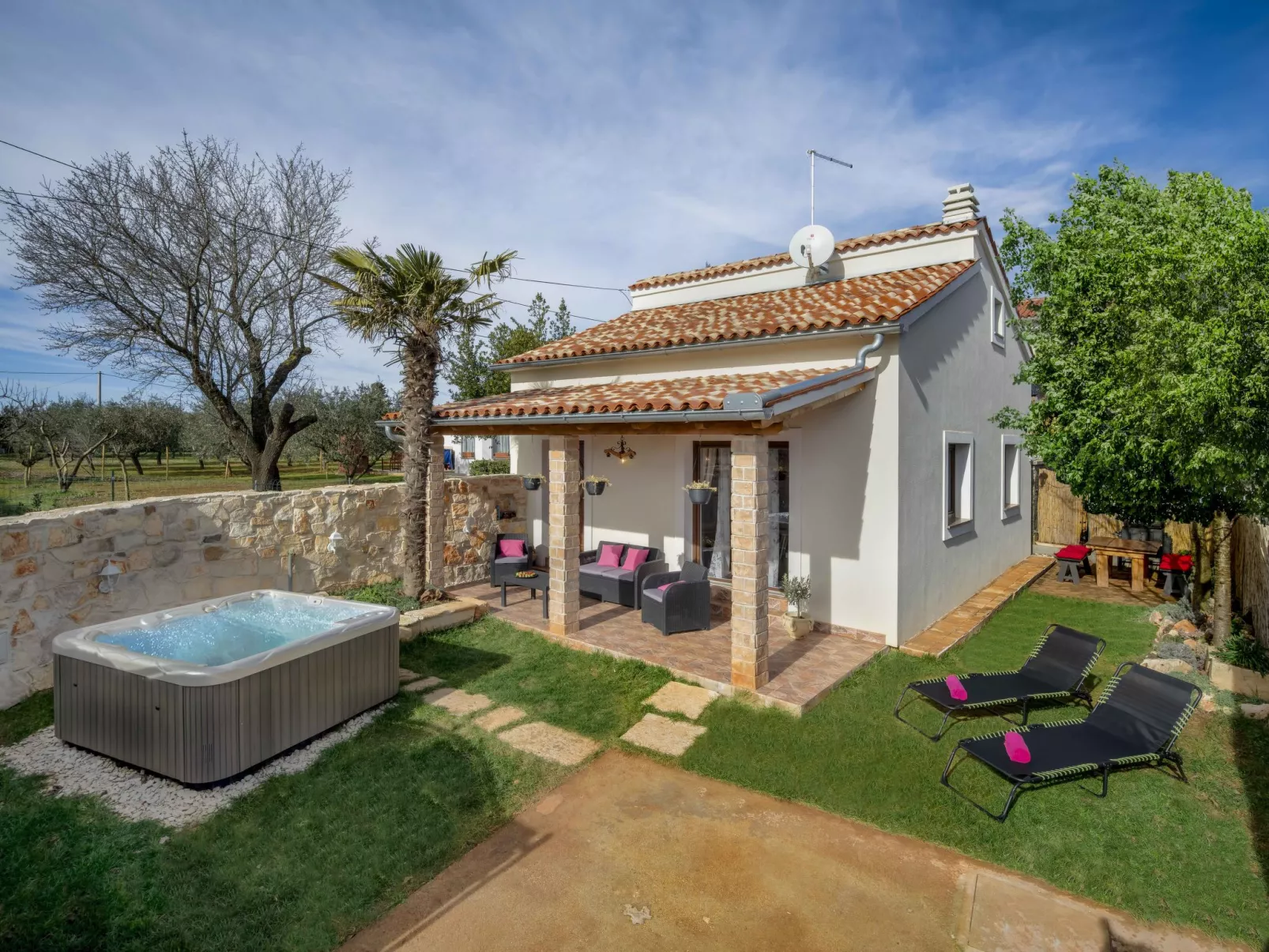 Villa Aurora-Outside