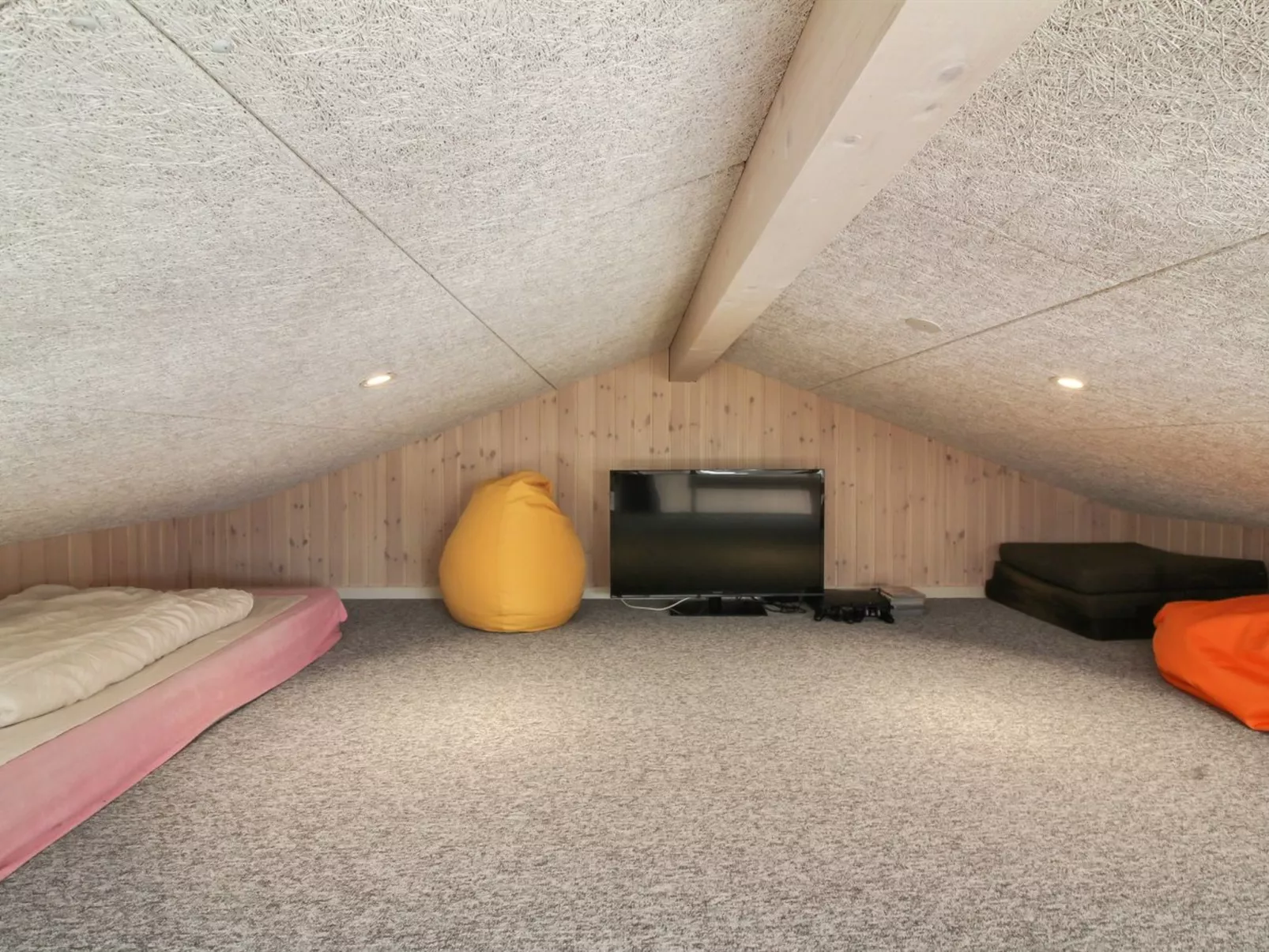 "Harriet" - 800m from the sea-Inside