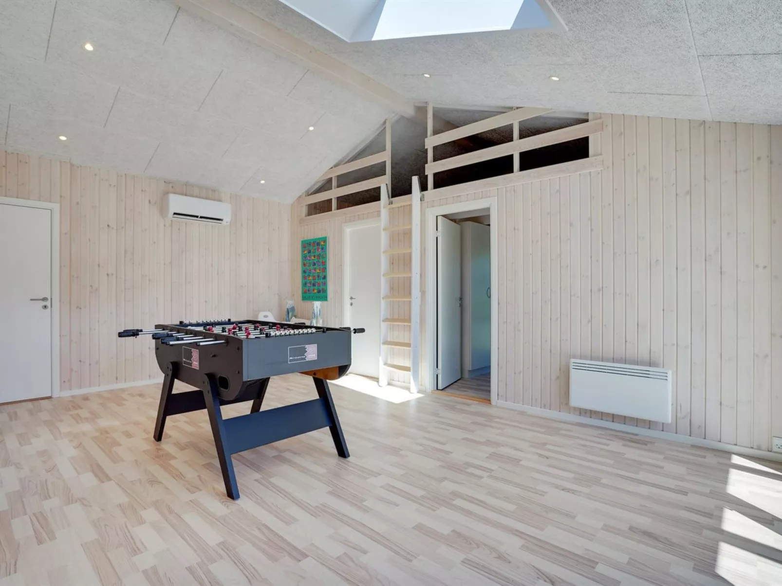 "Harriet" - 800m from the sea-Inside