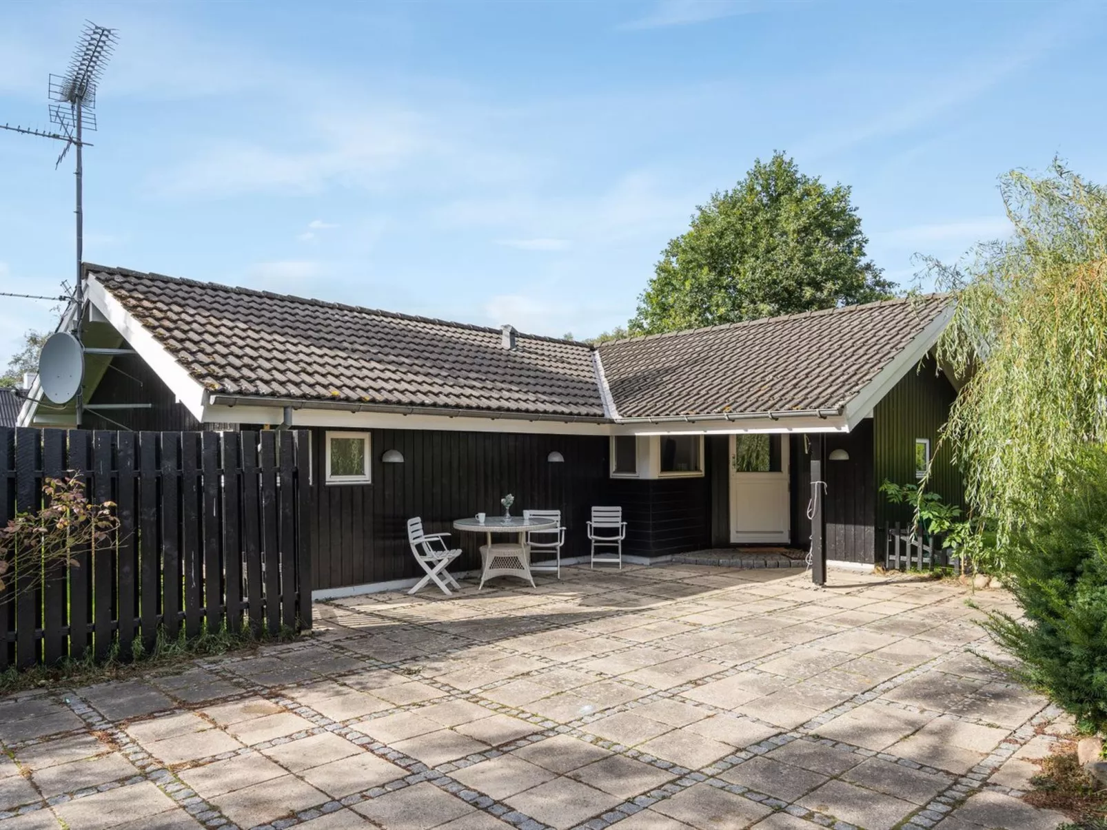 "Eivor" - 500m from the sea-Outside