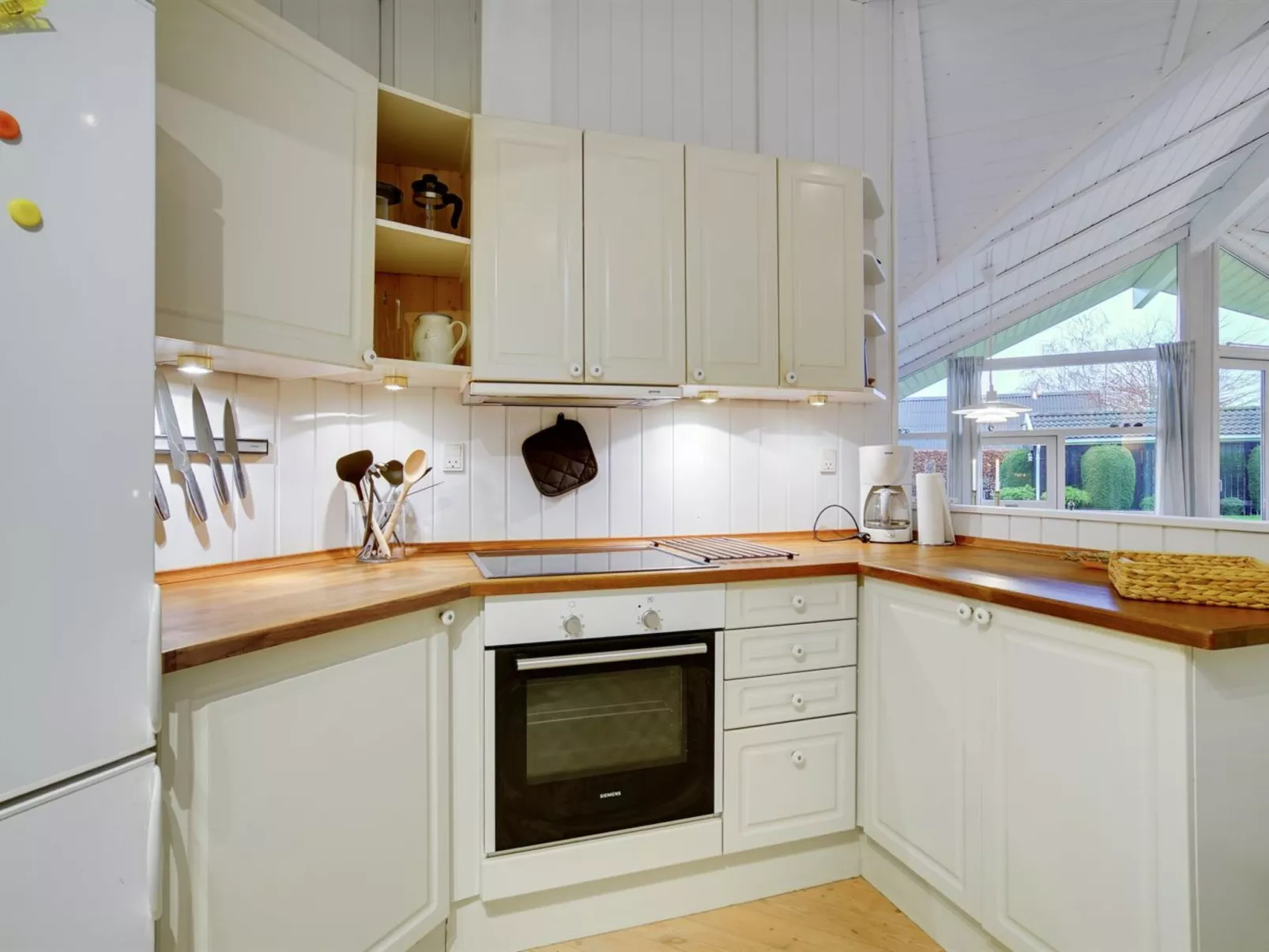 "Eivor" - 500m from the sea-Inside