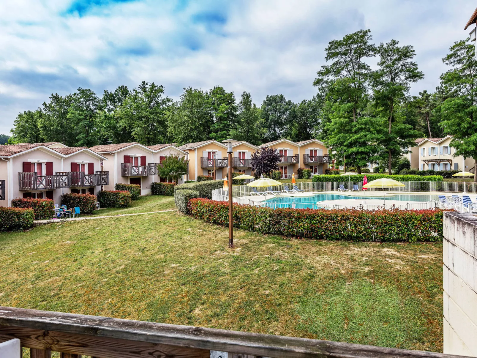 Le Domaine du Golf d'Albret-Outside