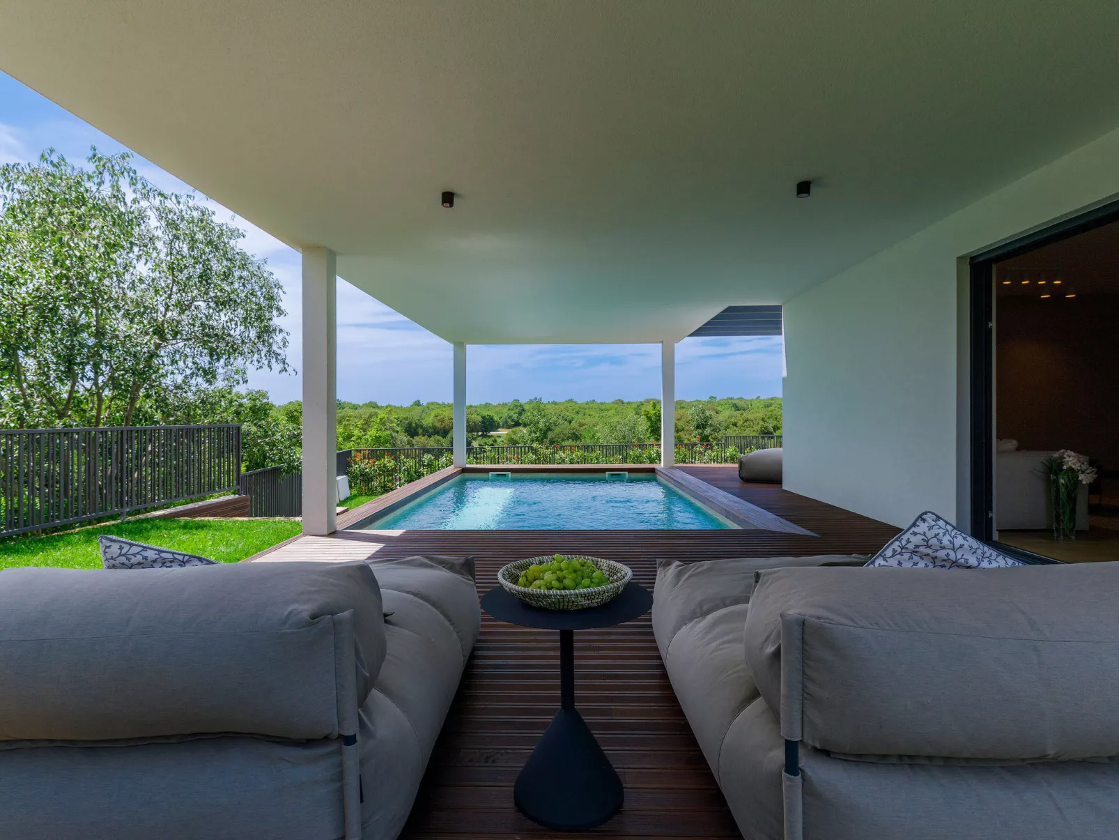 Villa Valle-Outside