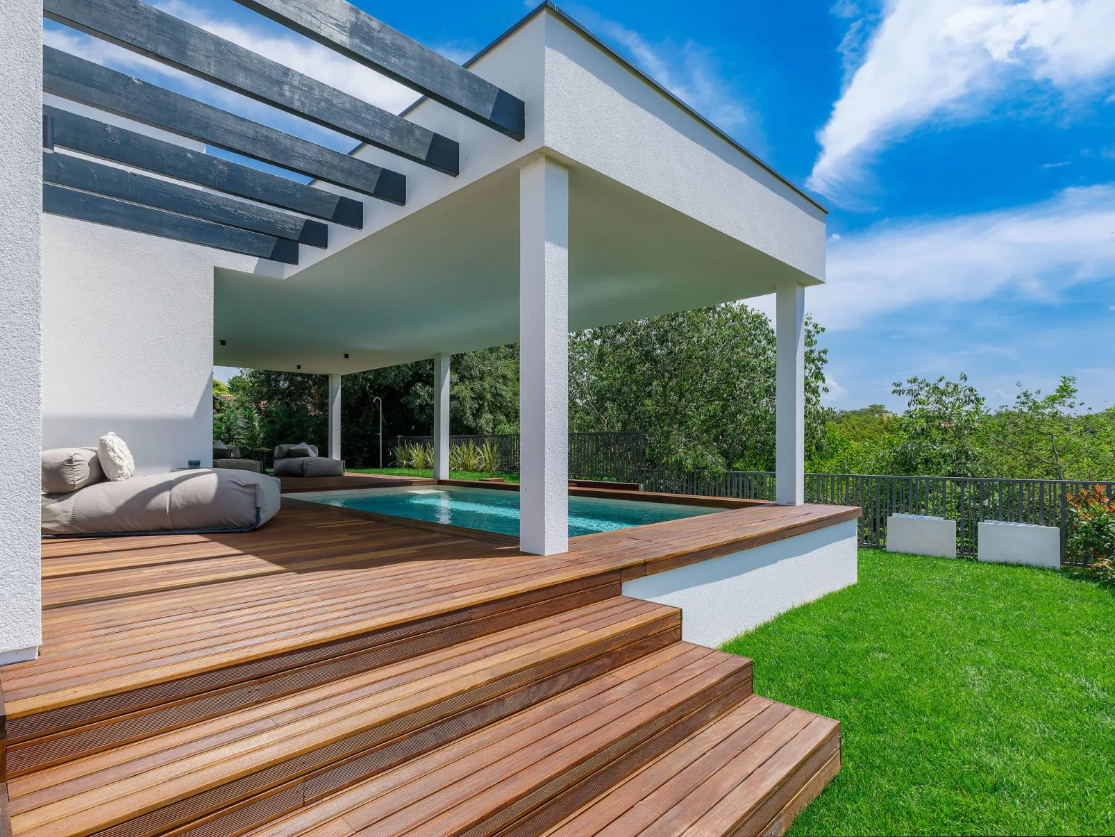 Villa Valle-Outside