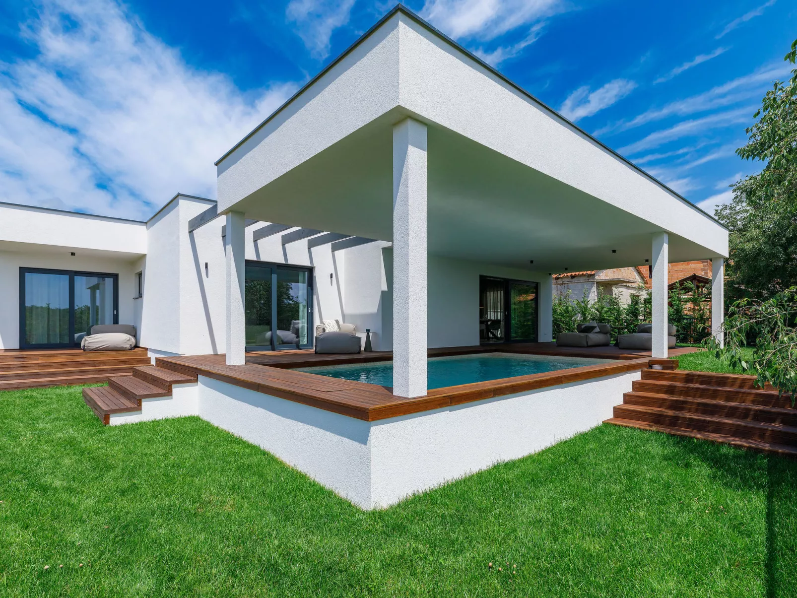 Villa Valle-Outside