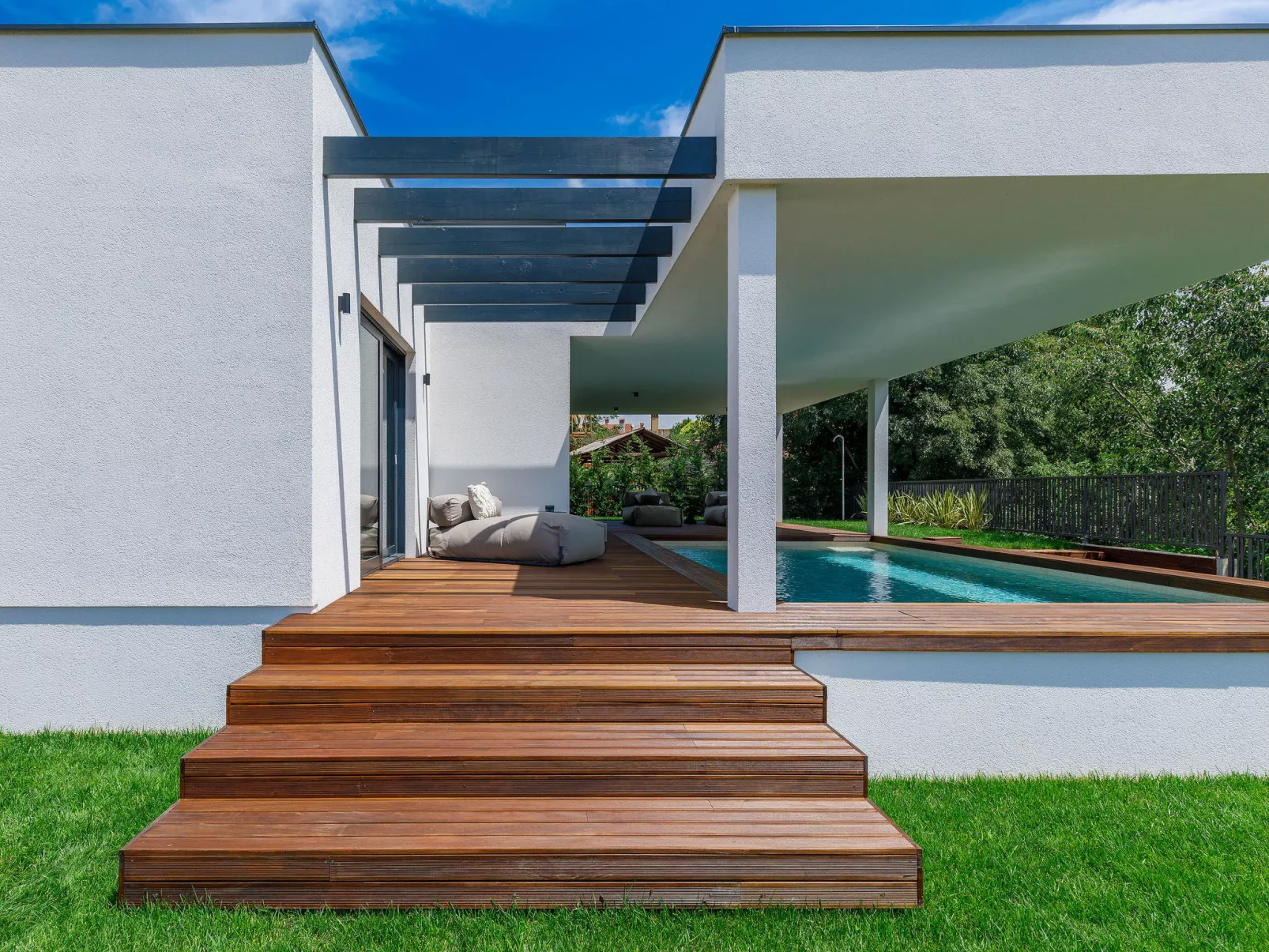 Villa Valle-Outside